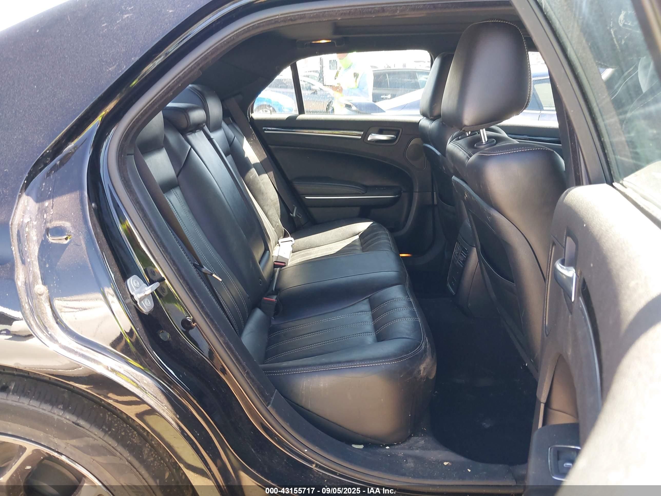 CHRYSLER 300 image 8