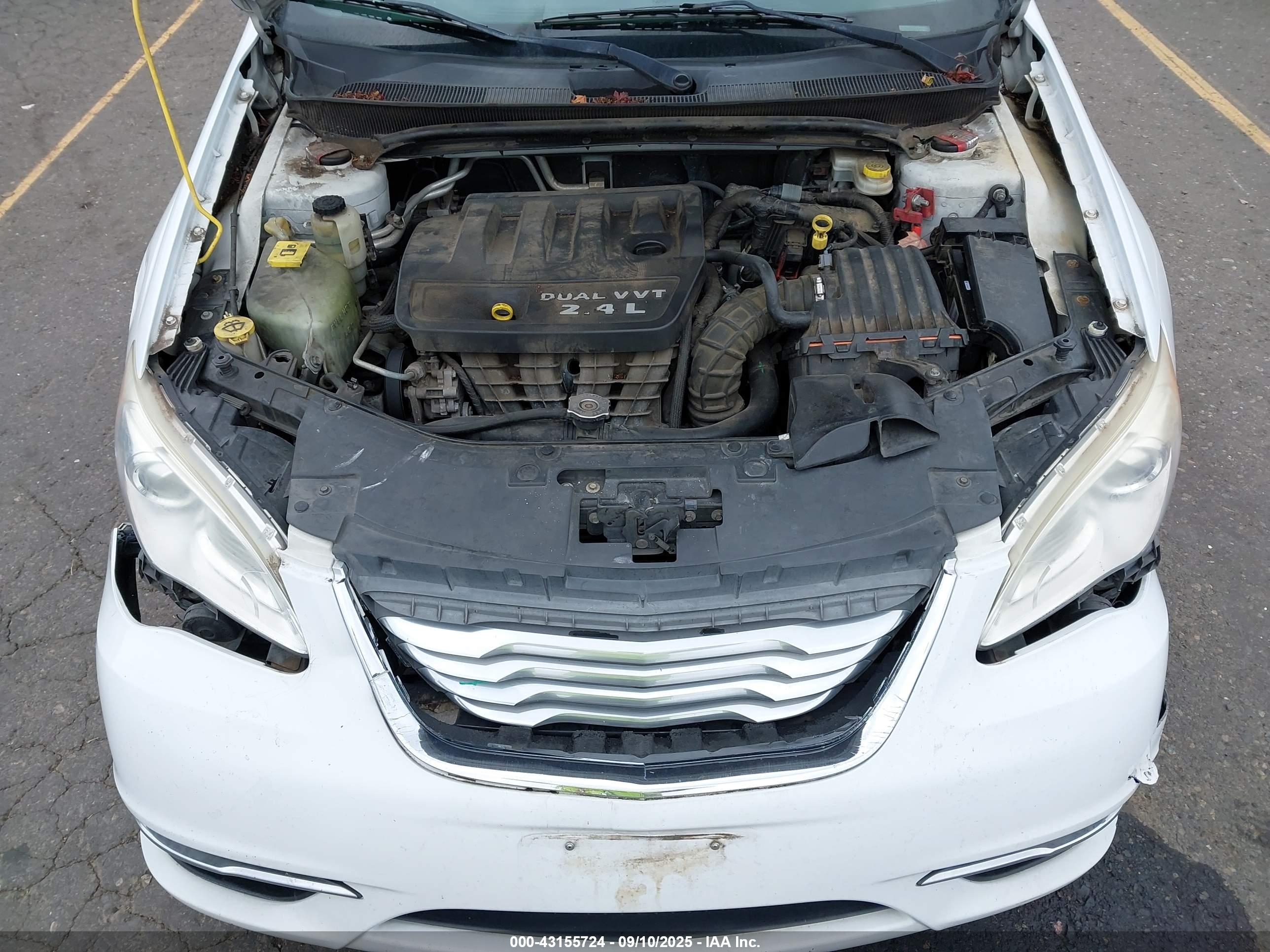 CHRYSLER 200 image 10