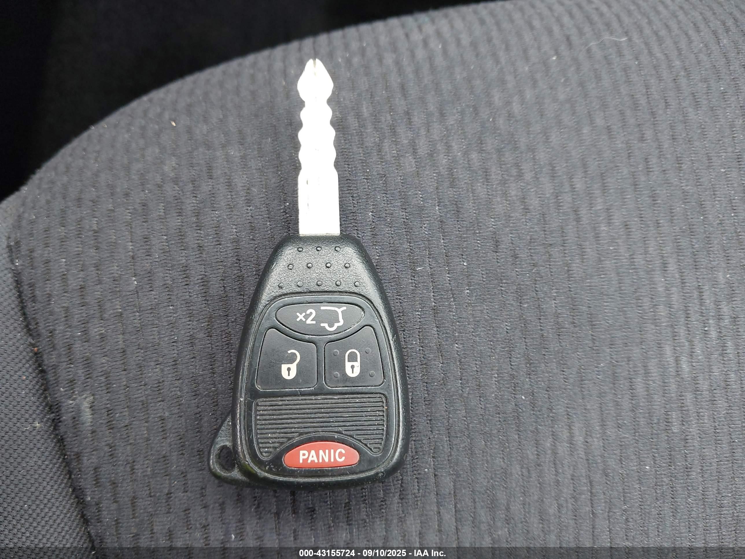 CHRYSLER 200 image 11