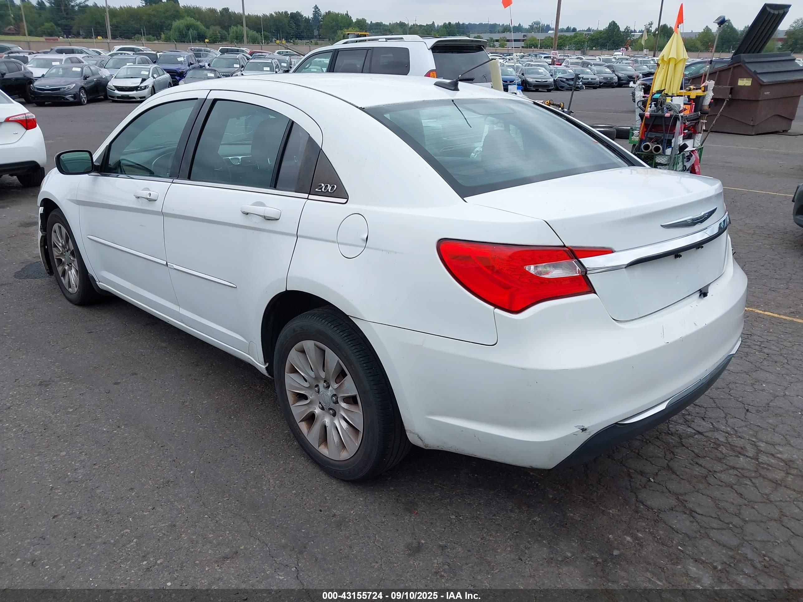 CHRYSLER 200 image 3
