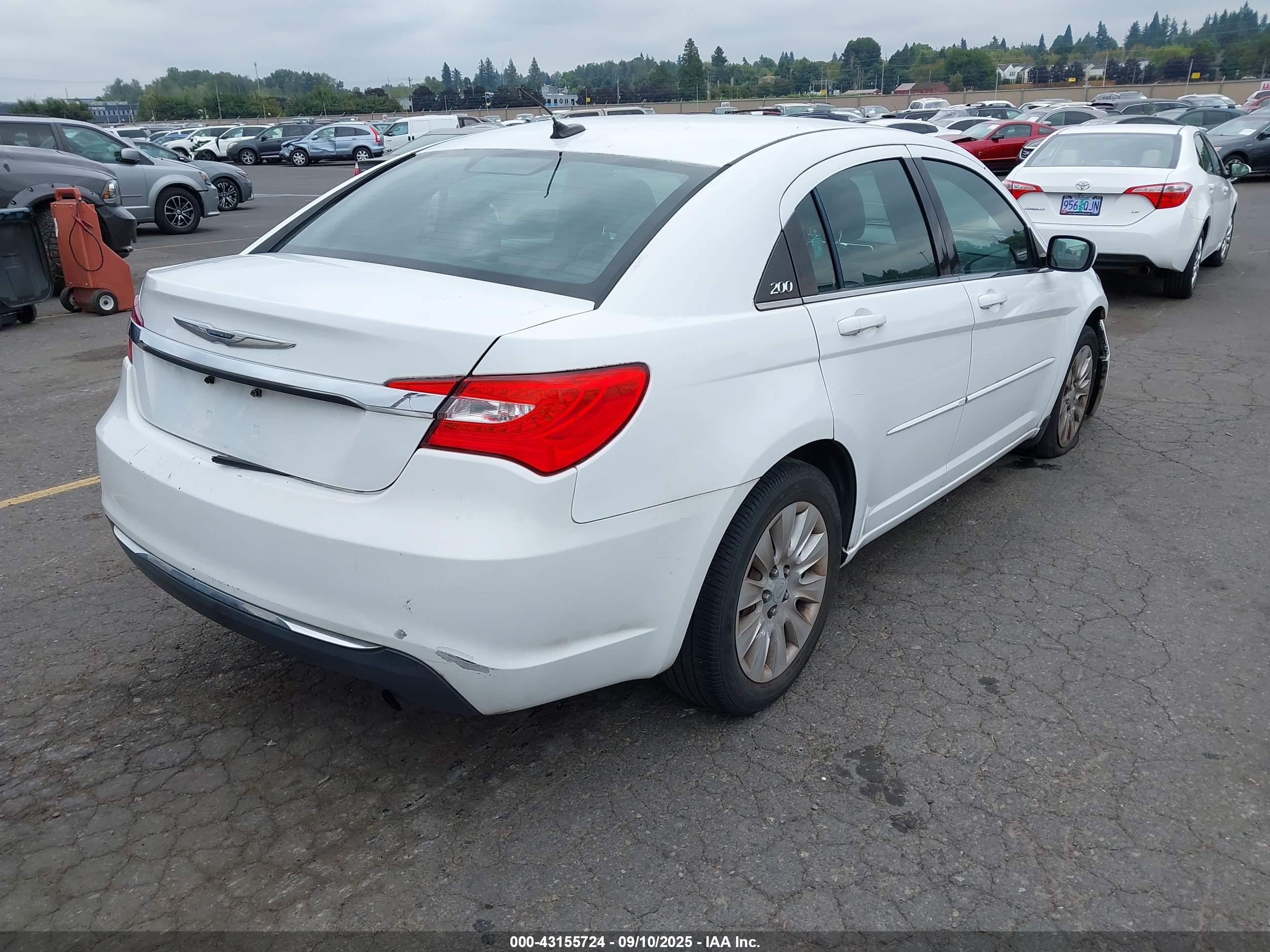 CHRYSLER 200 image 4