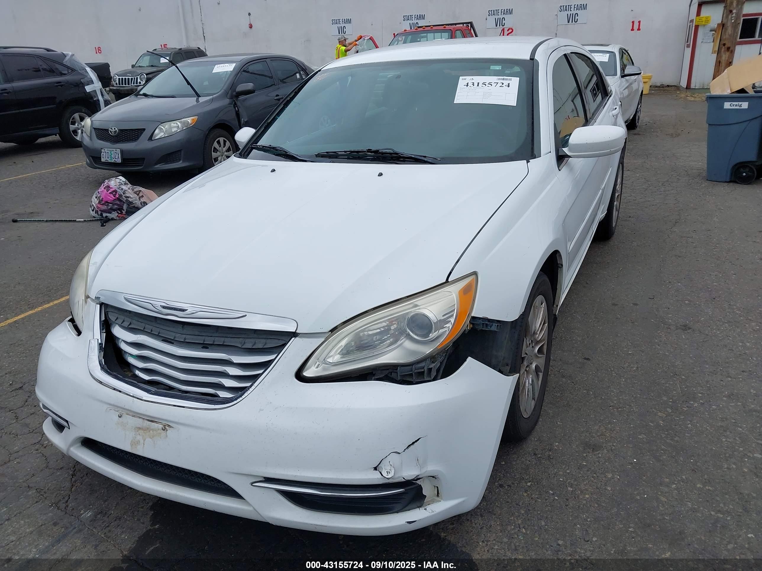 CHRYSLER 200 image 6