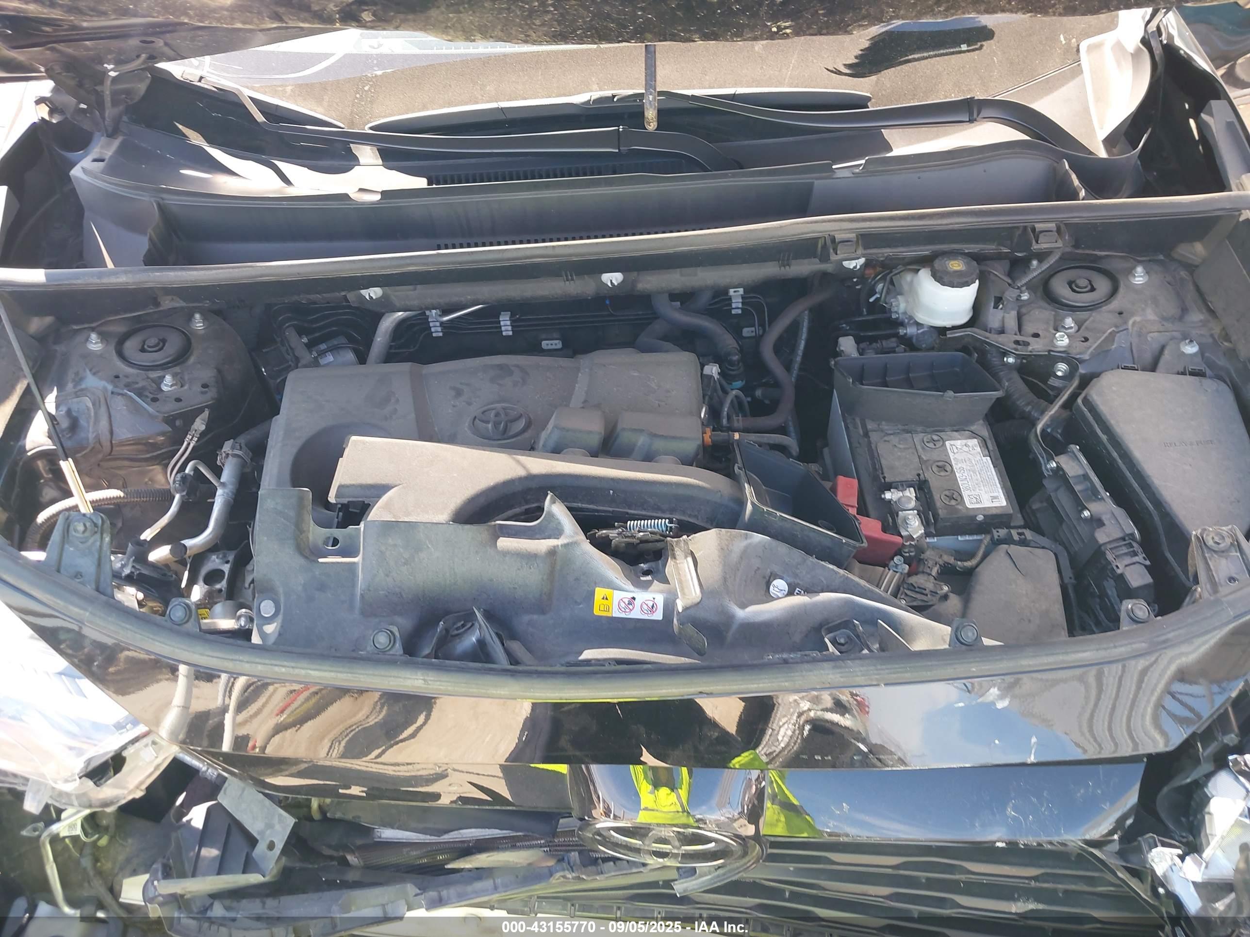 TOYOTA RAV4 image 10