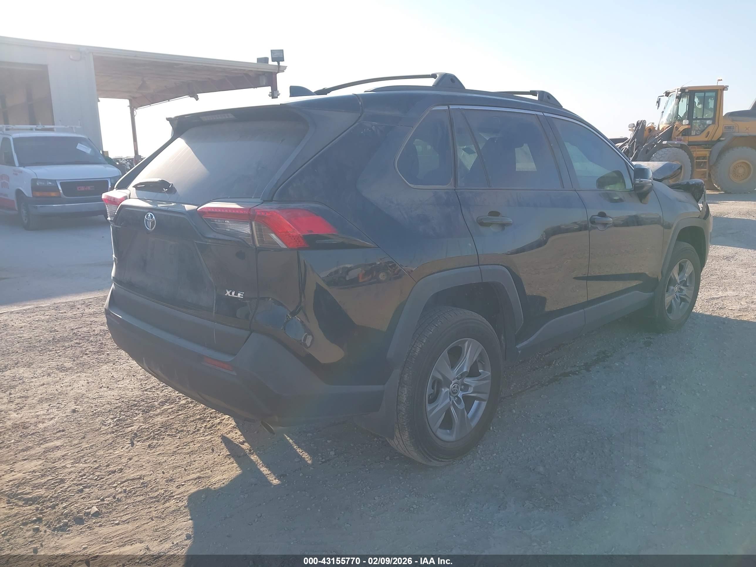 TOYOTA RAV4 image 4