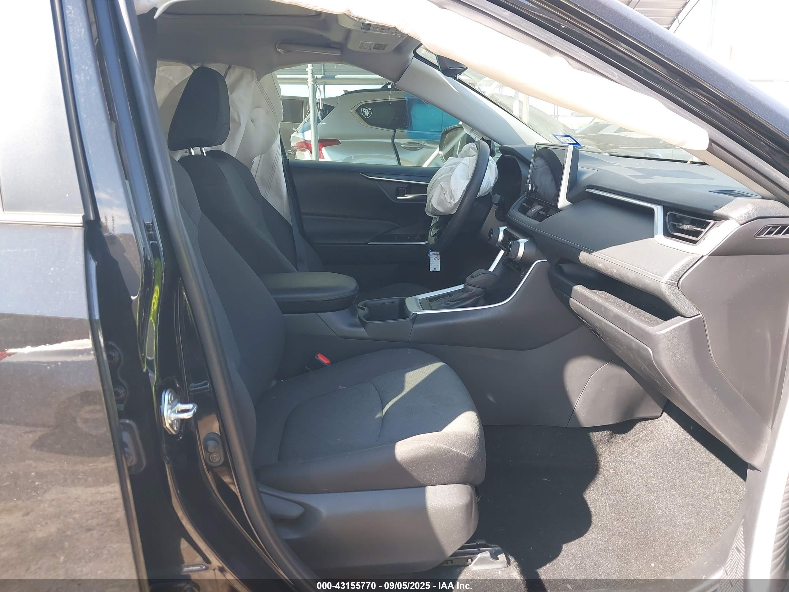 TOYOTA RAV4 image 5
