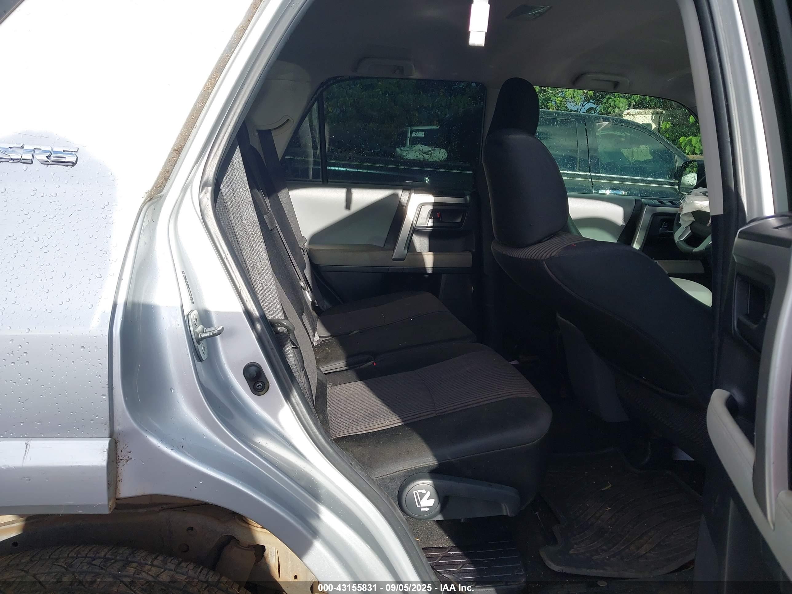 TOYOTA 4RUNNER image 8