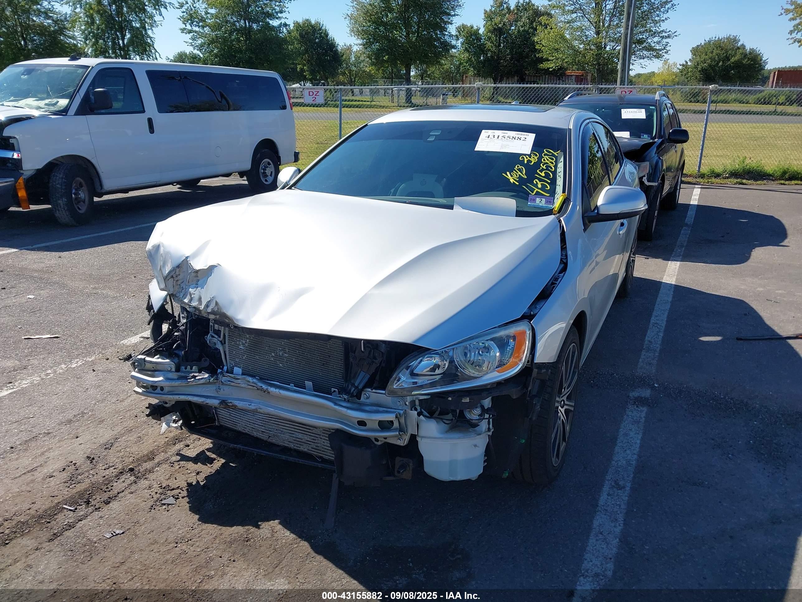 VOLVO S60 image 2