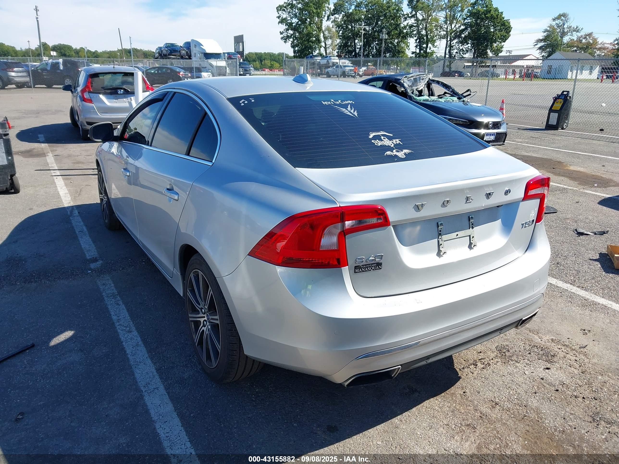 VOLVO S60 image 3