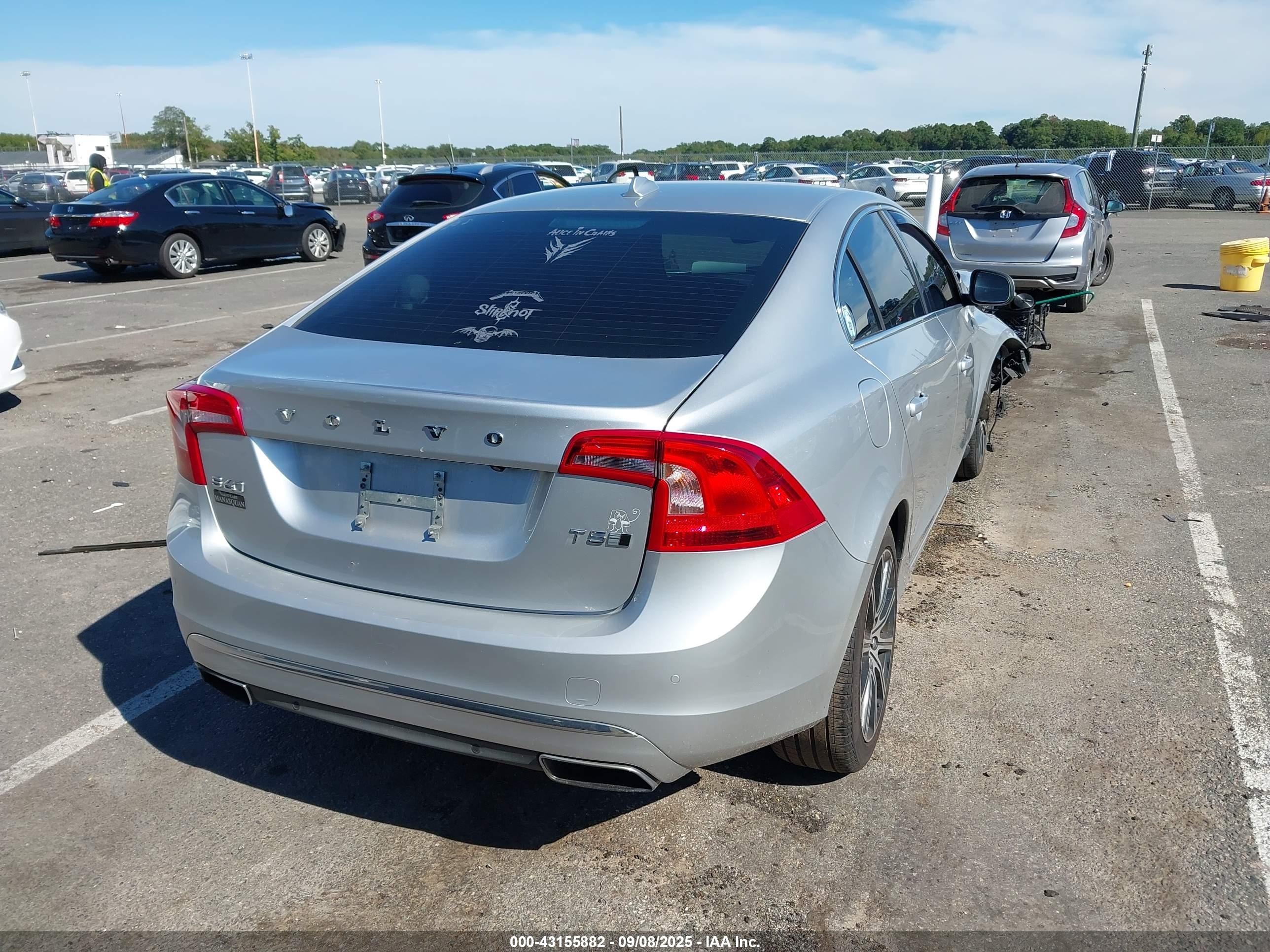VOLVO S60 image 4