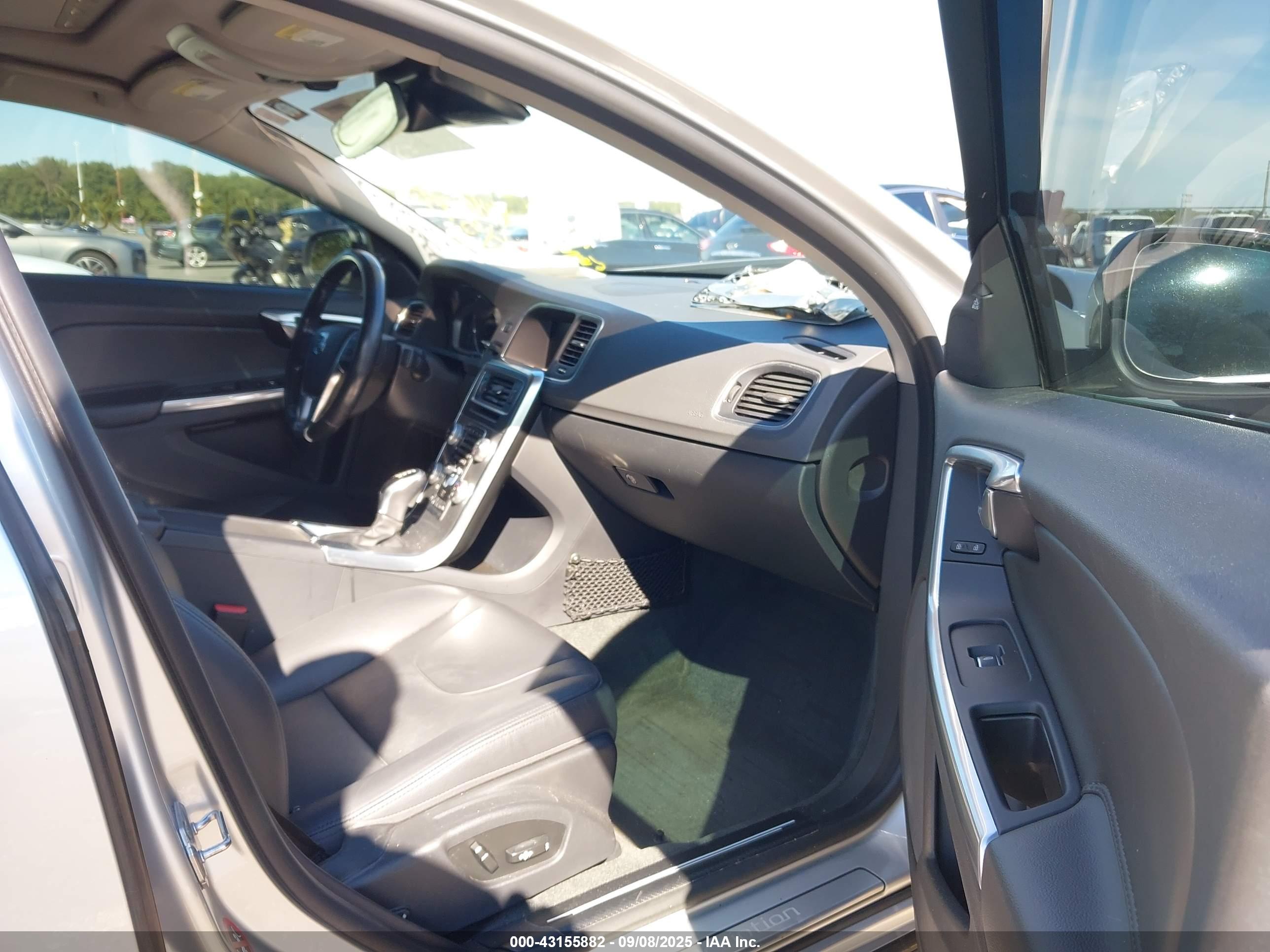 VOLVO S60 image 5