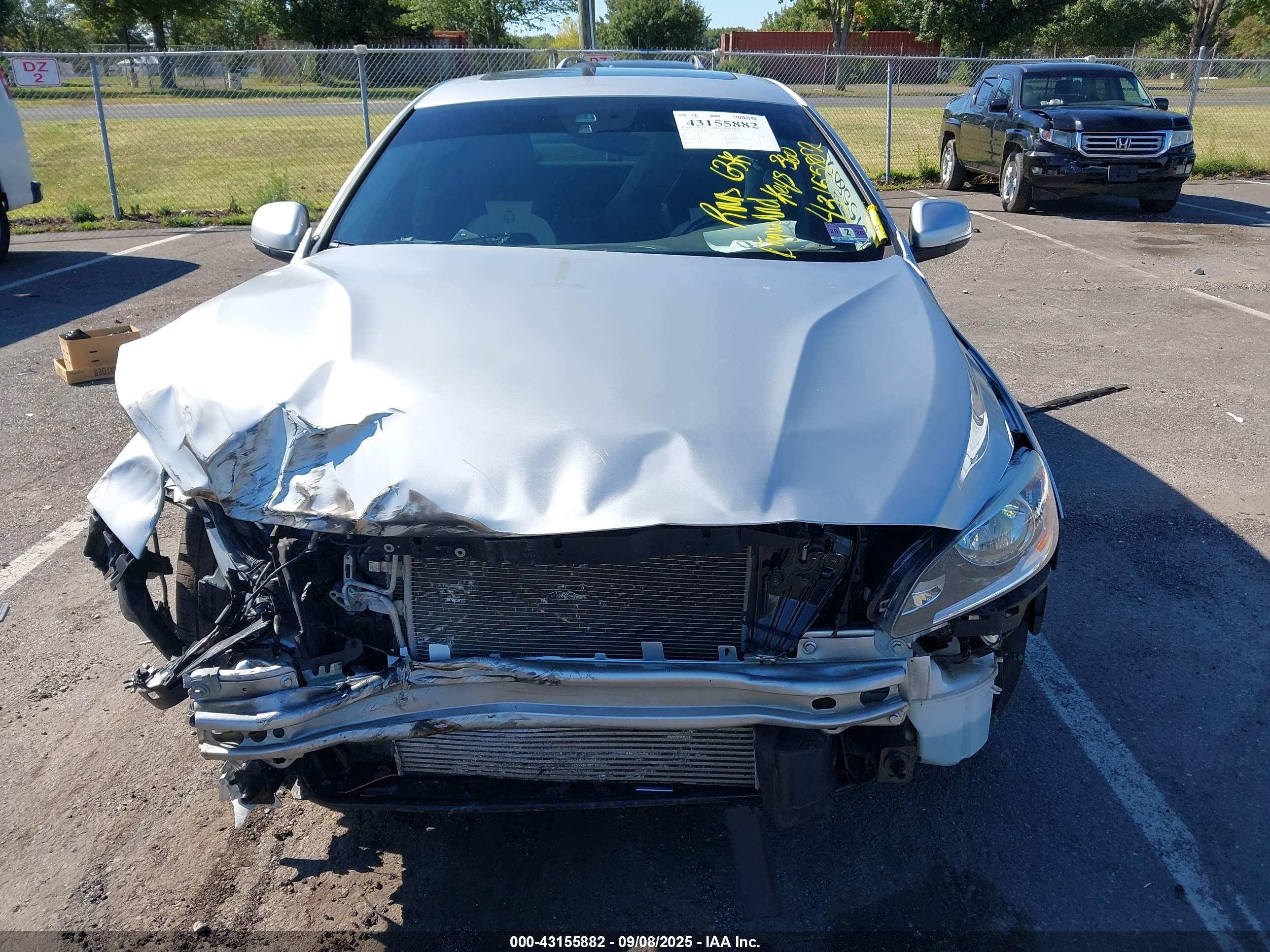 VOLVO S60 image 6