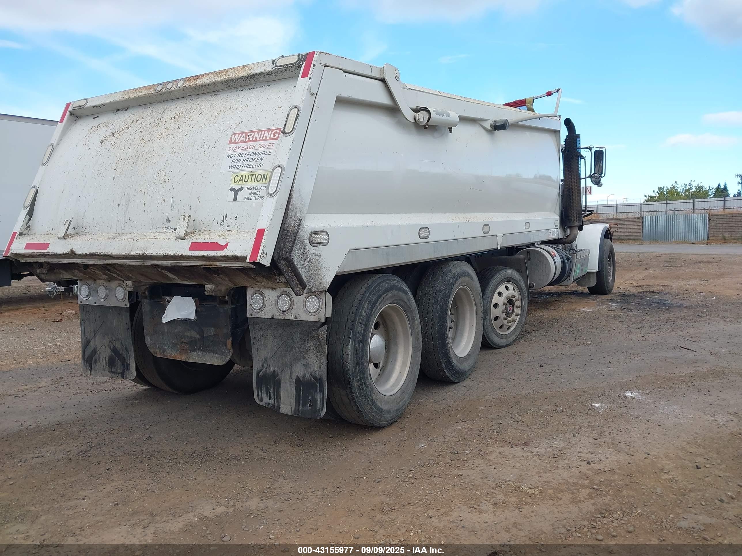 PETERBILT 388 image 4