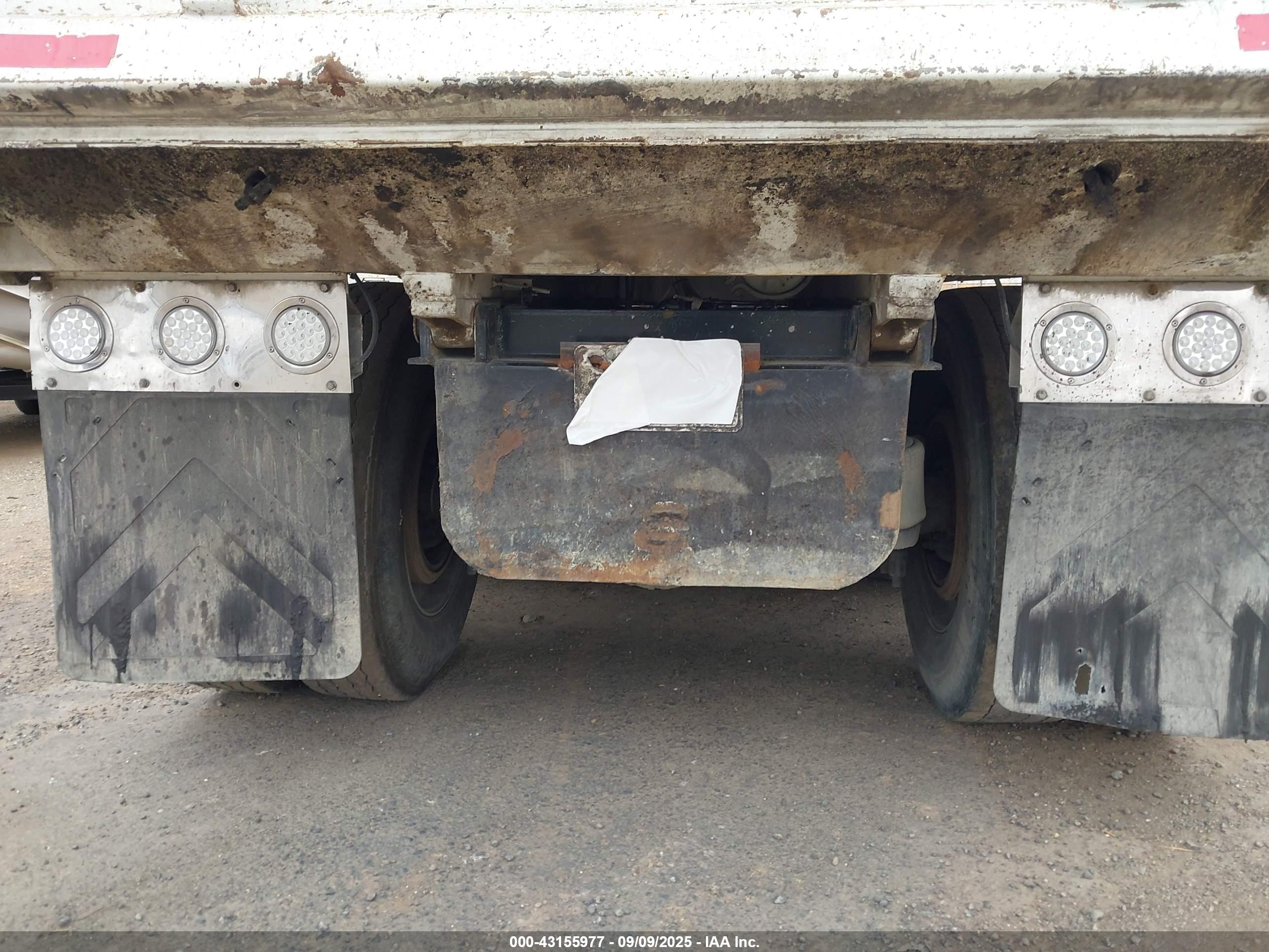 PETERBILT 388 image 8