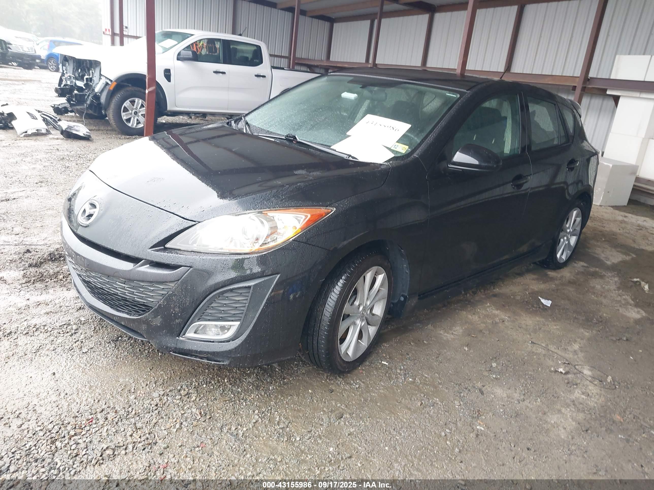MAZDA MAZDA3 image 2