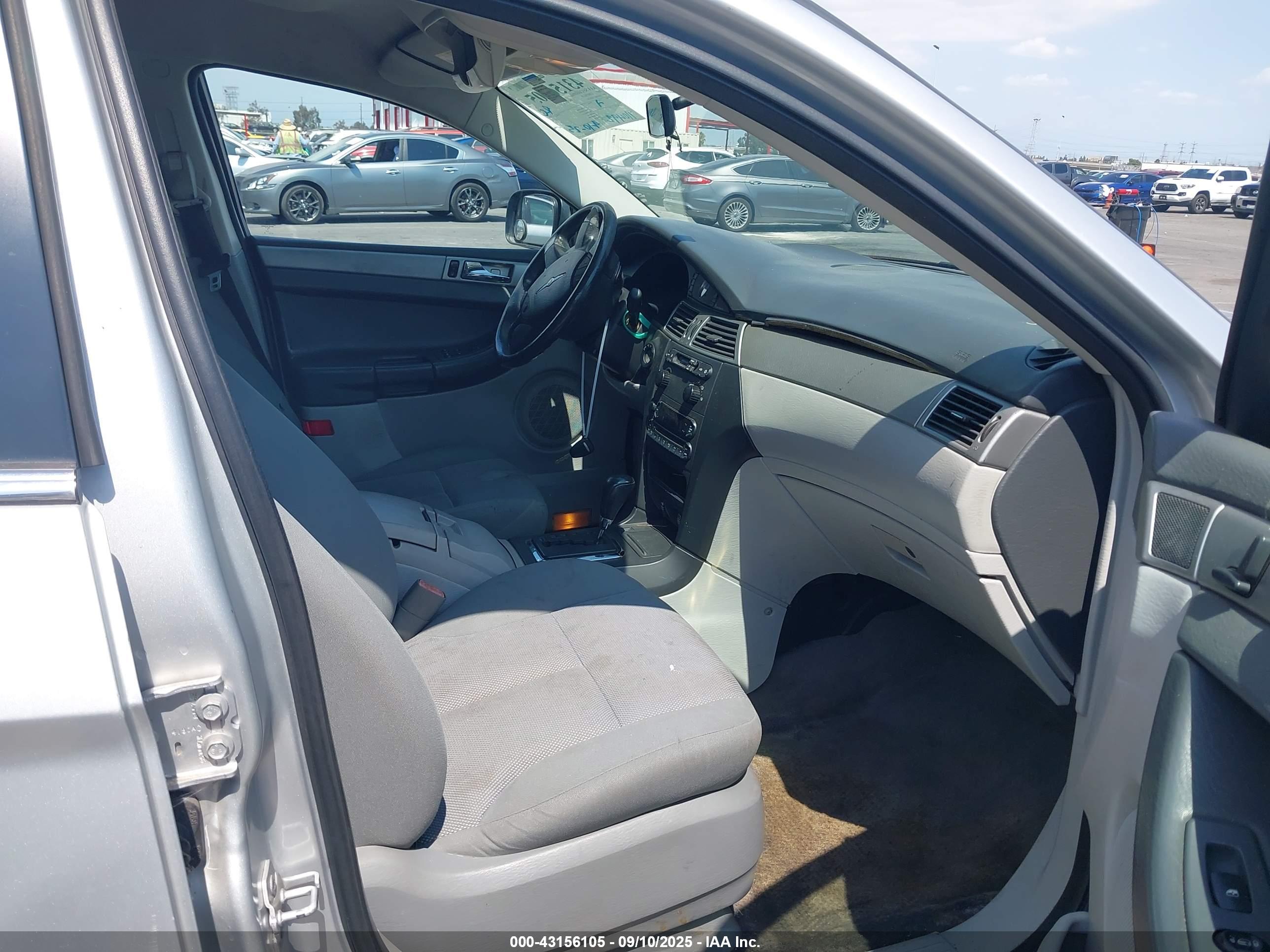 CHRYSLER PACIFICA image 5