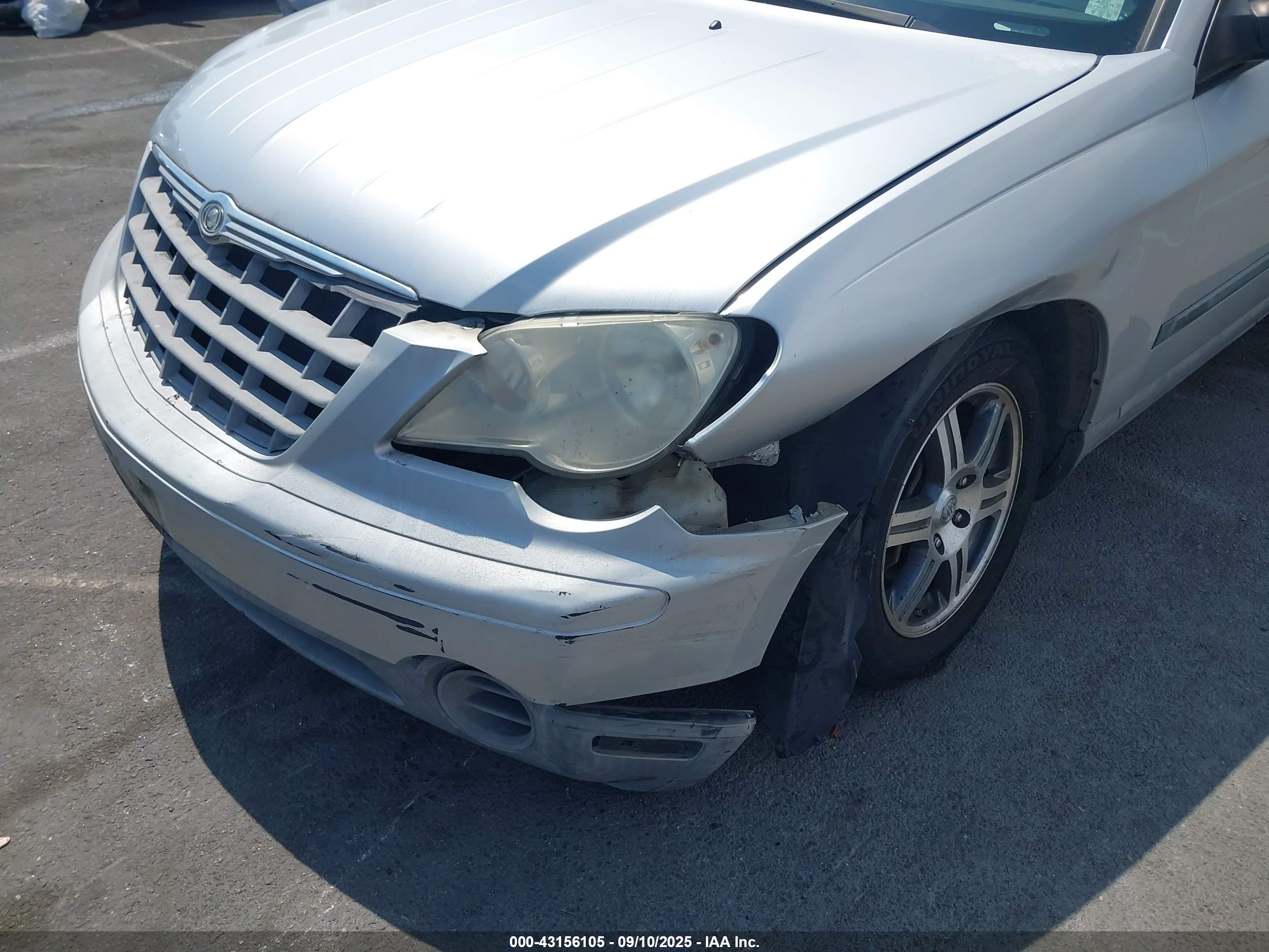 CHRYSLER PACIFICA image 6