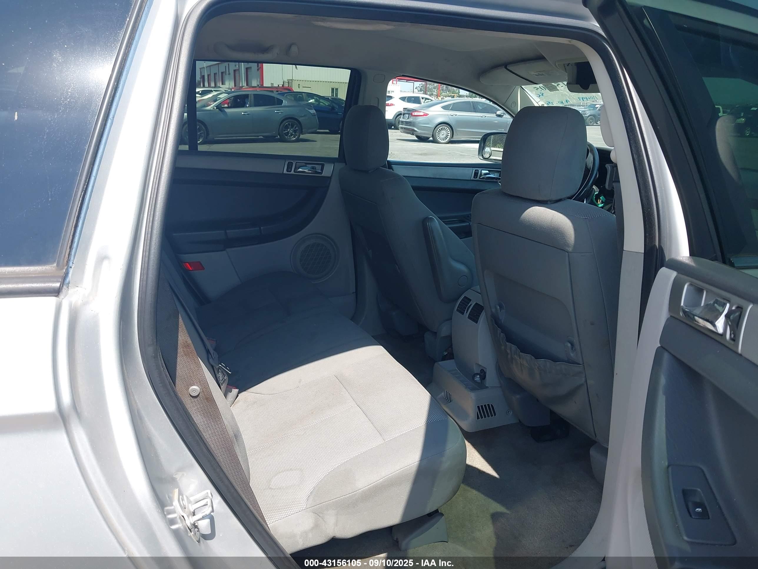 CHRYSLER PACIFICA image 8