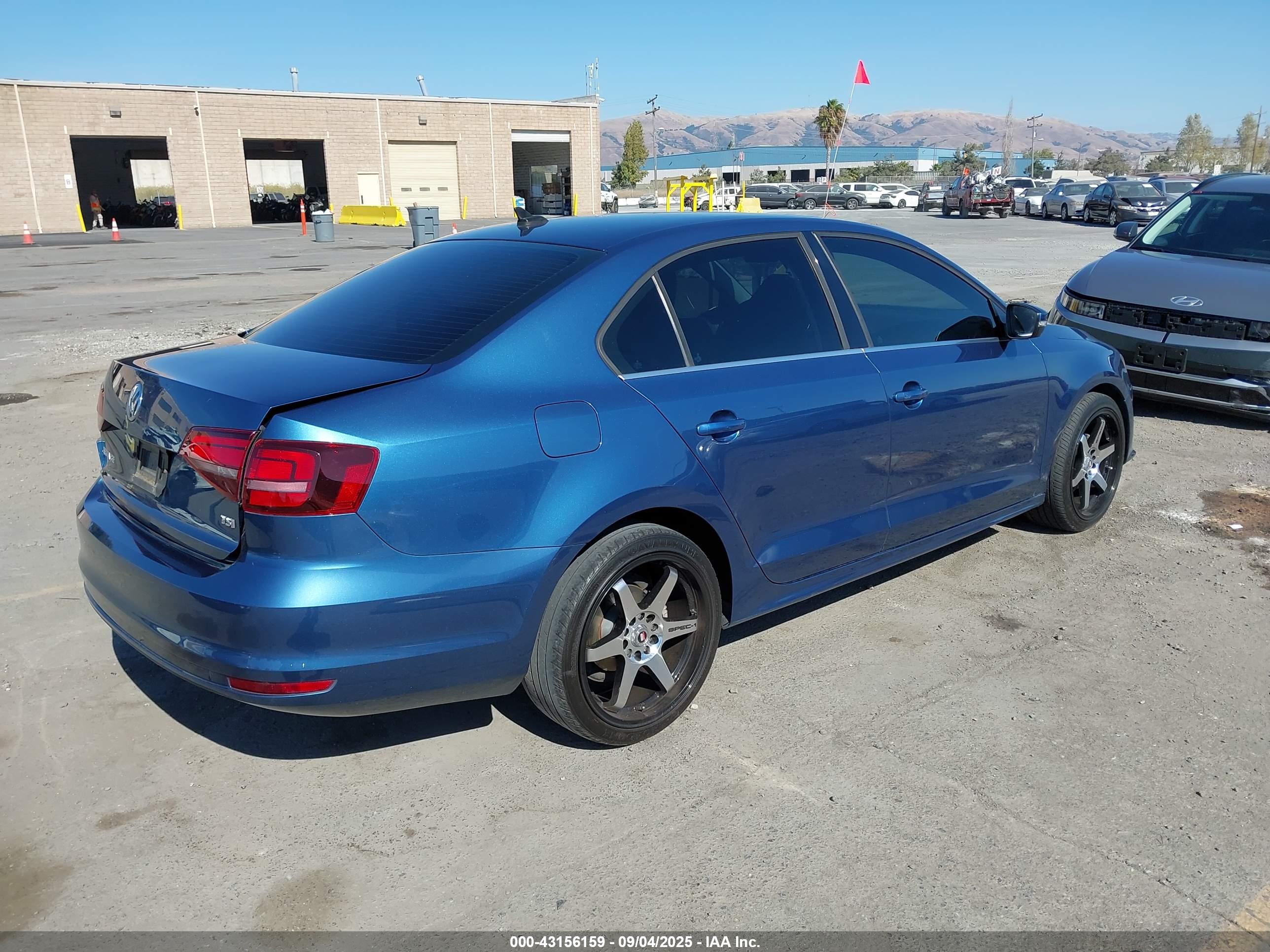 VOLKSWAGEN JETTA image 4