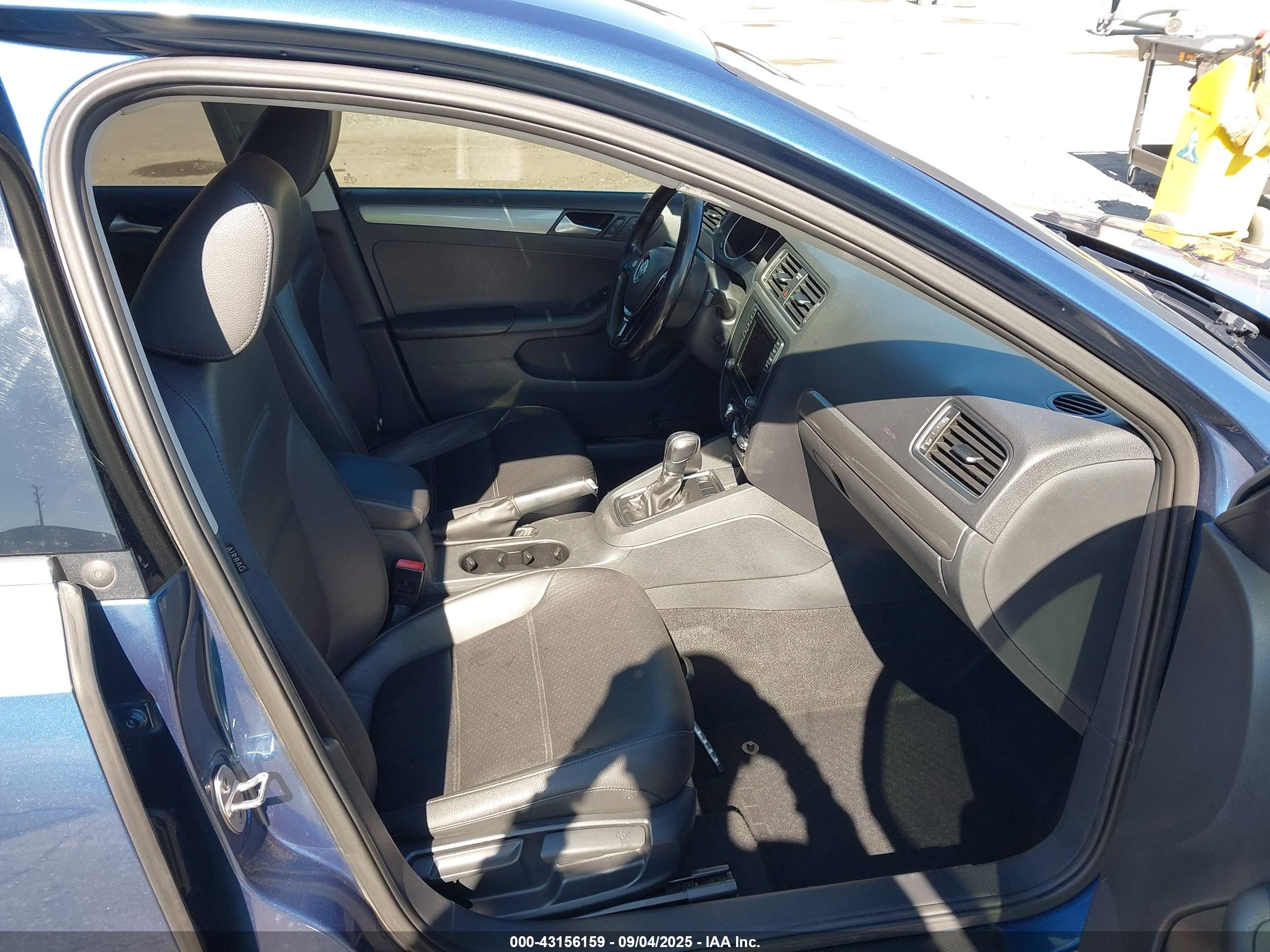VOLKSWAGEN JETTA image 5