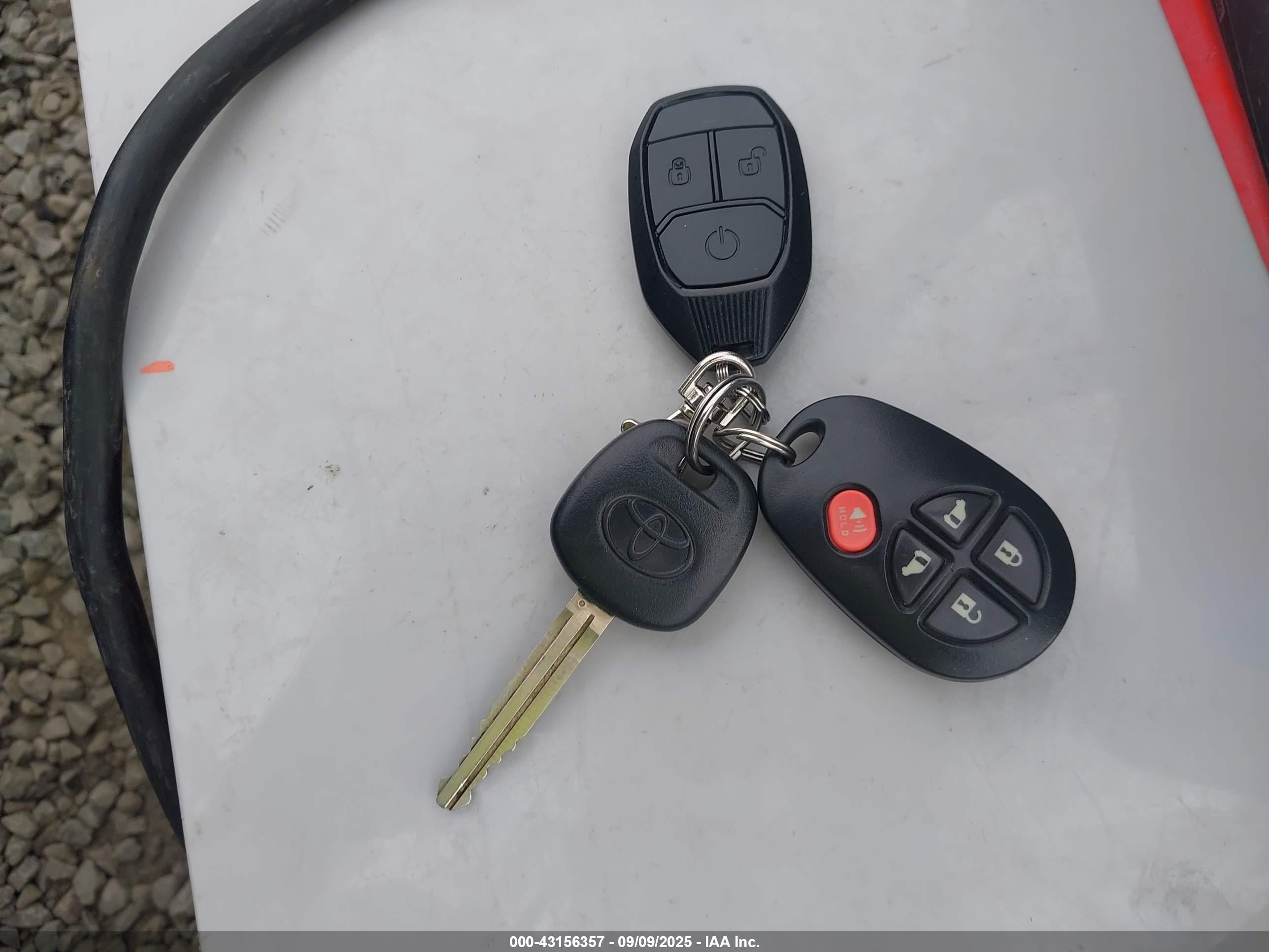 TOYOTA SIENNA image 11