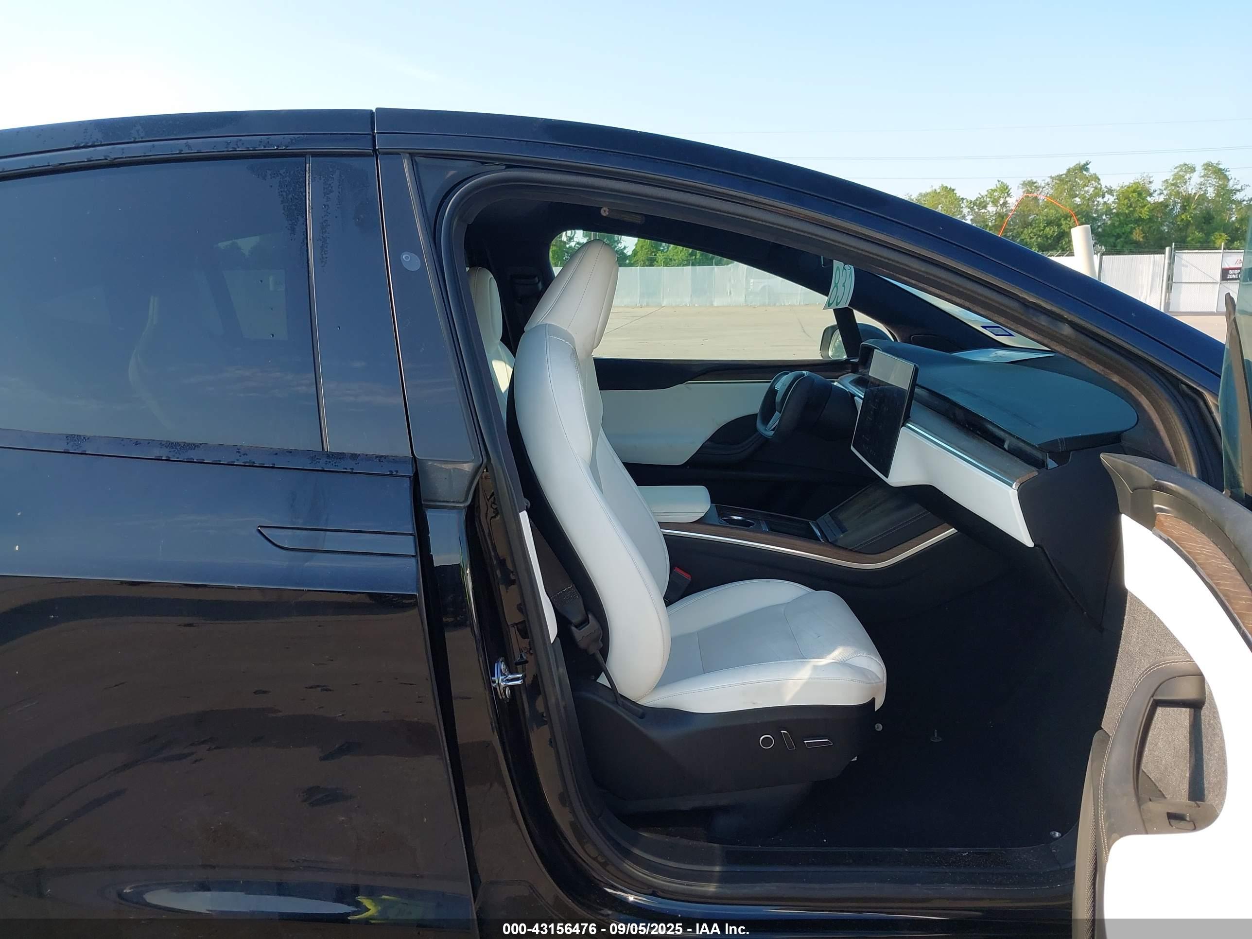 TESLA MODEL image 5
