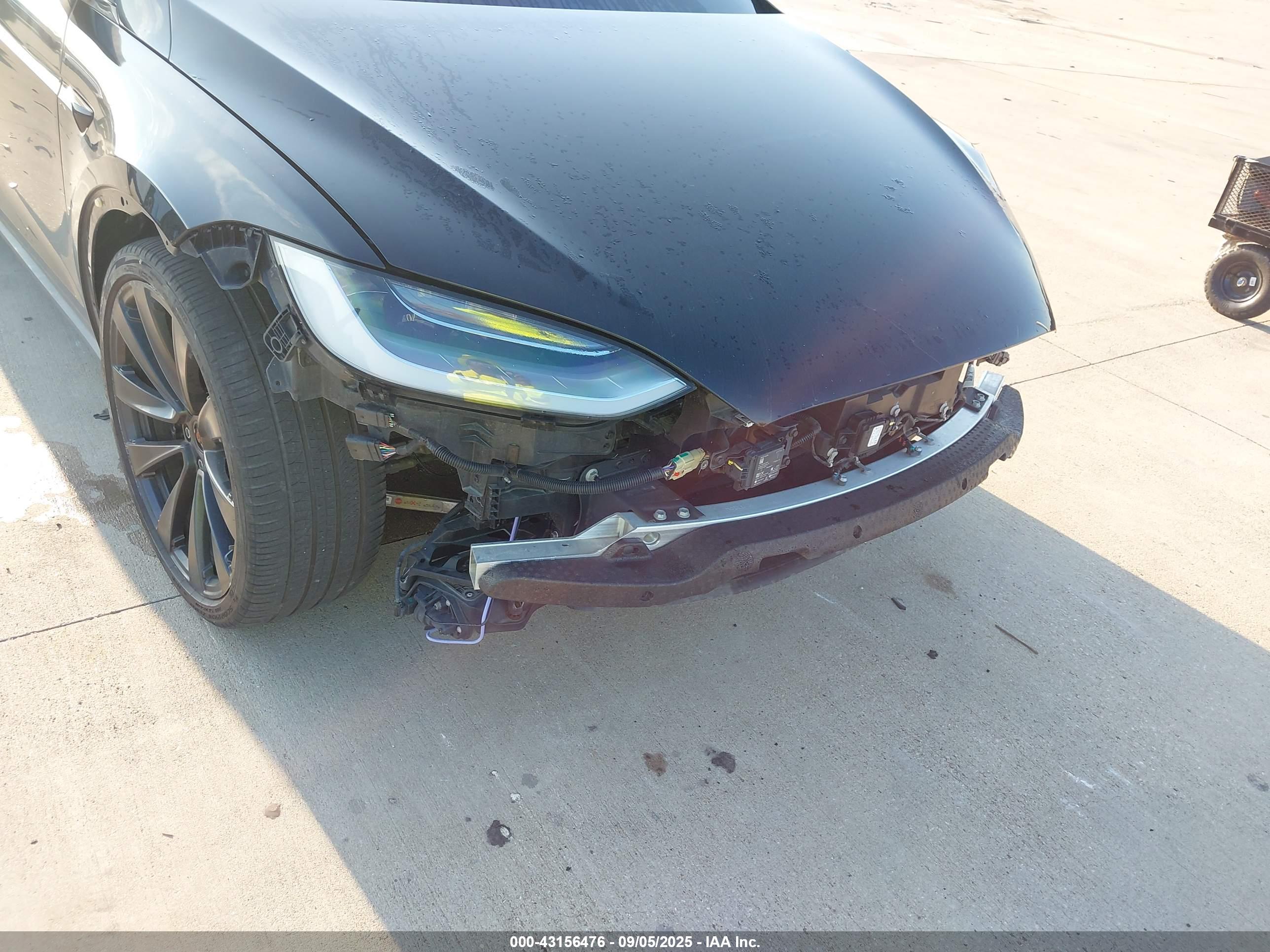 TESLA MODEL image 6