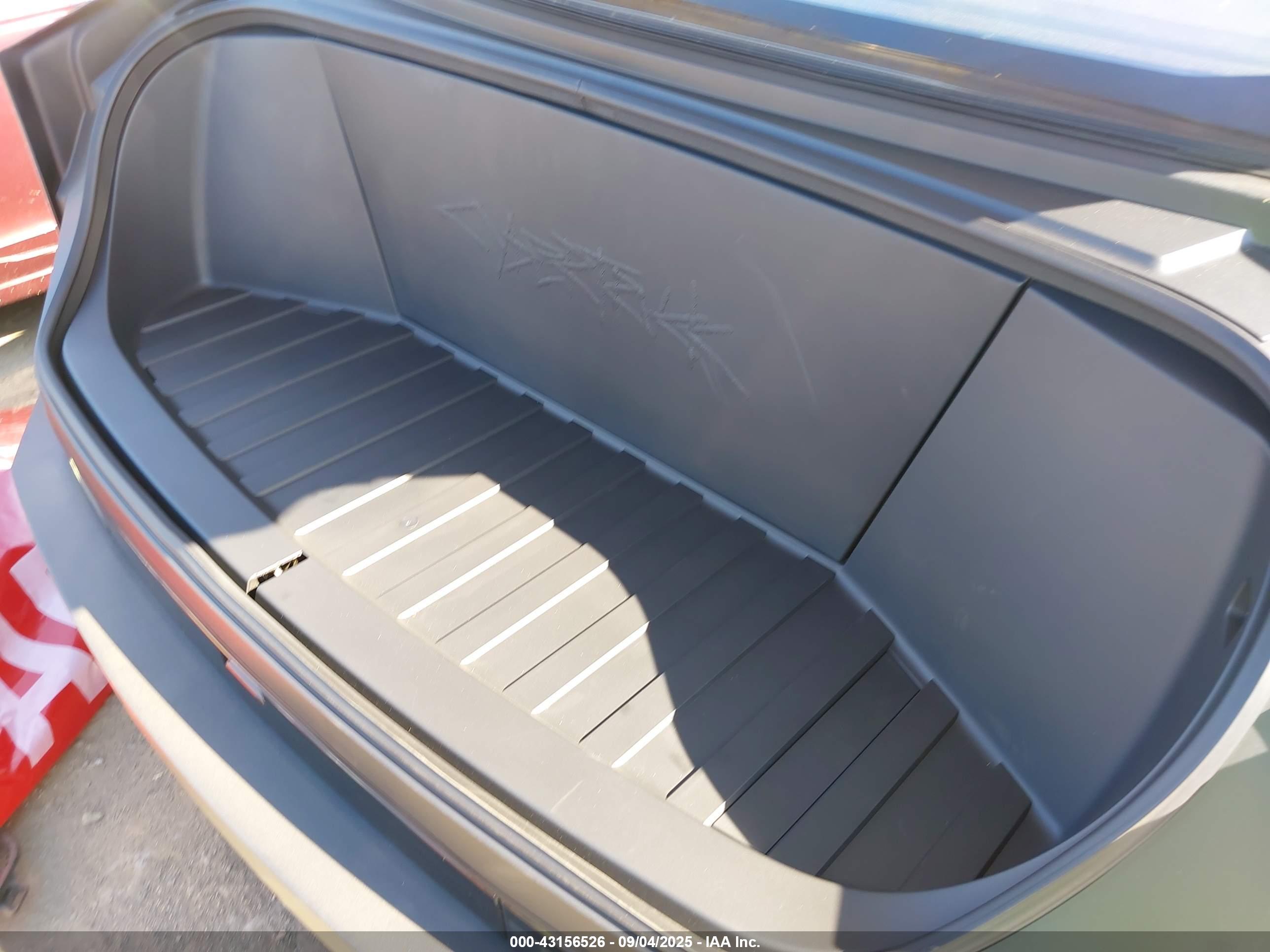 TESLA CYBERTRUCK image 10