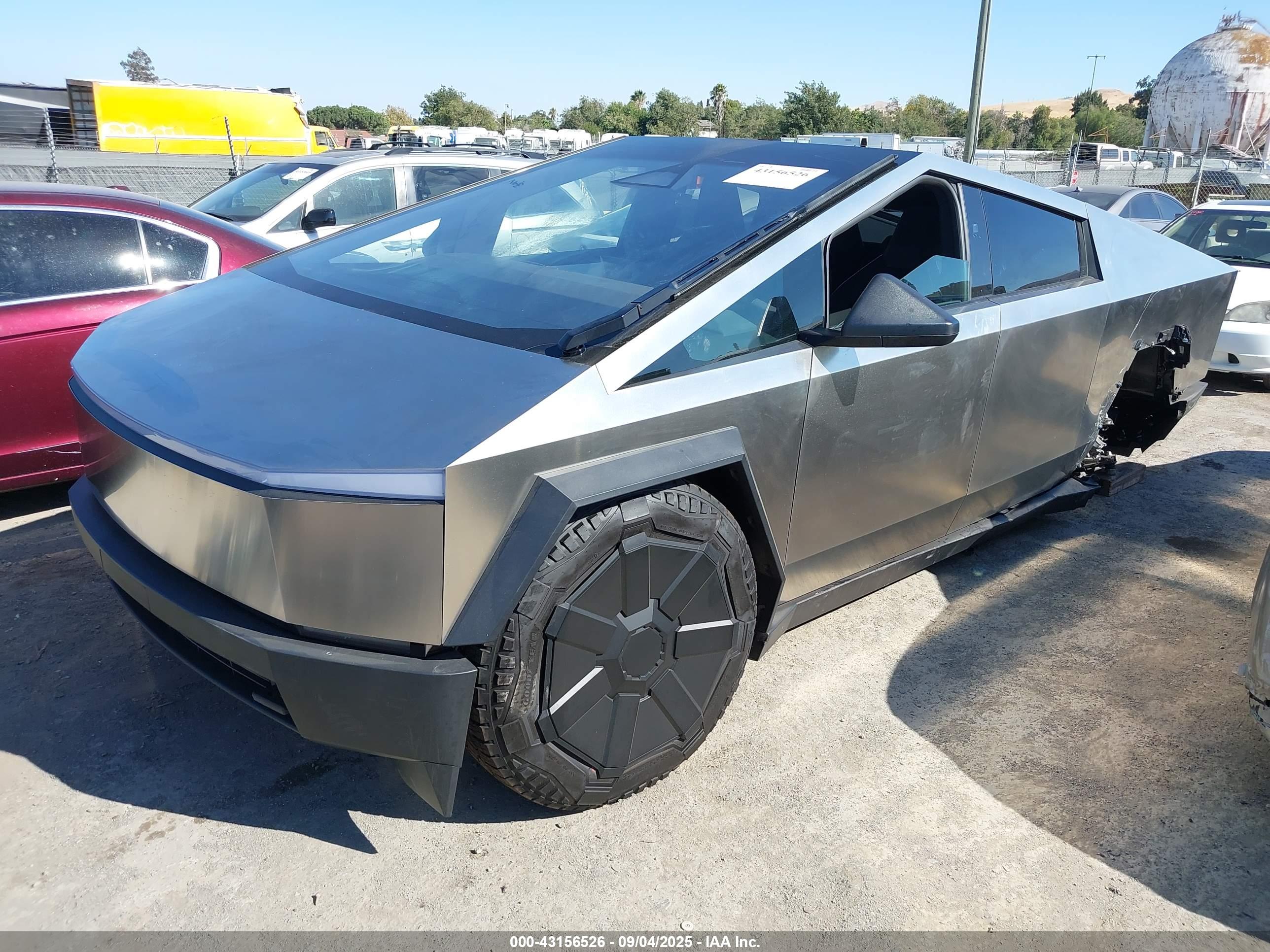 TESLA CYBERTRUCK image 2