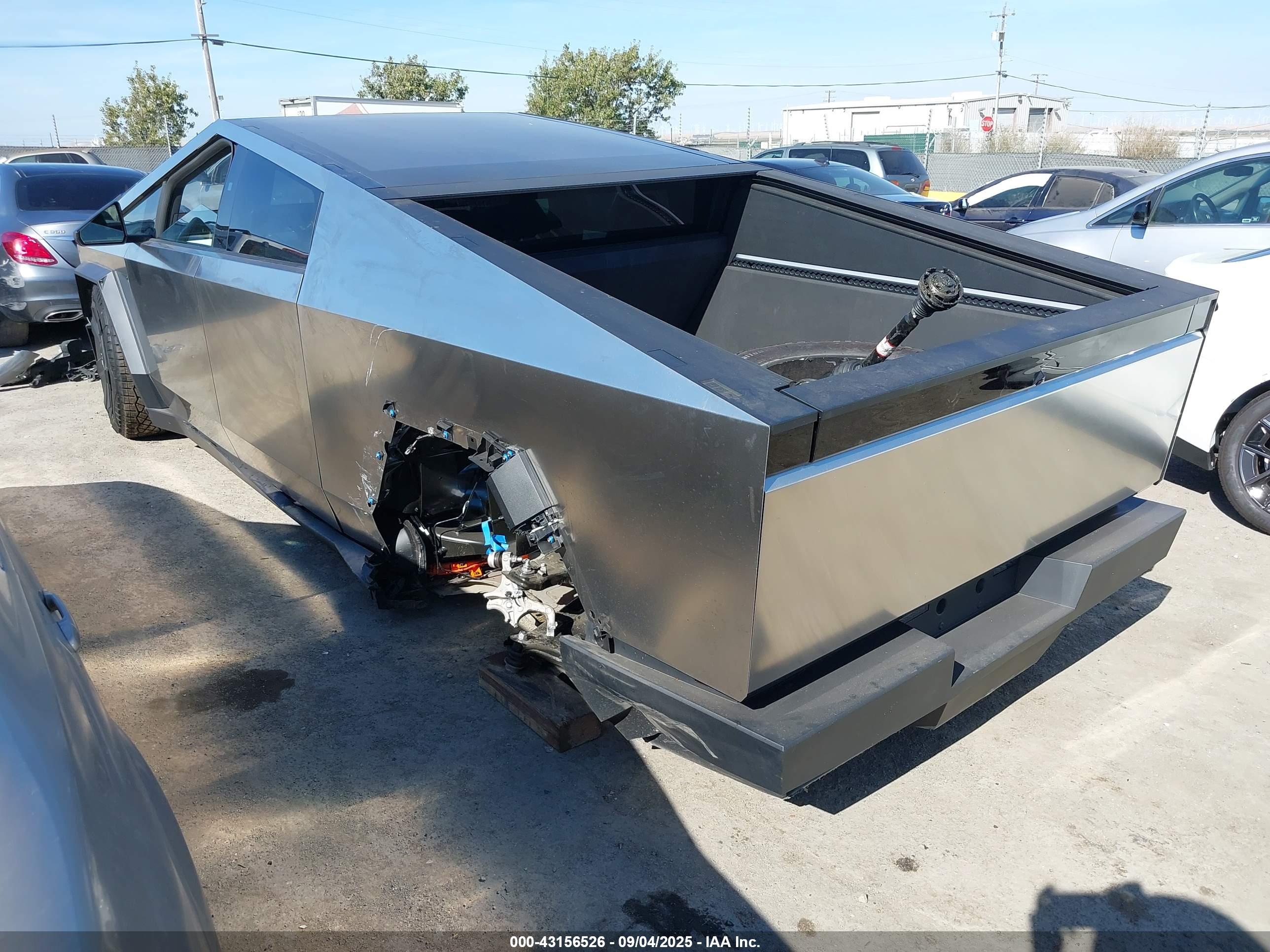 TESLA CYBERTRUCK image 3
