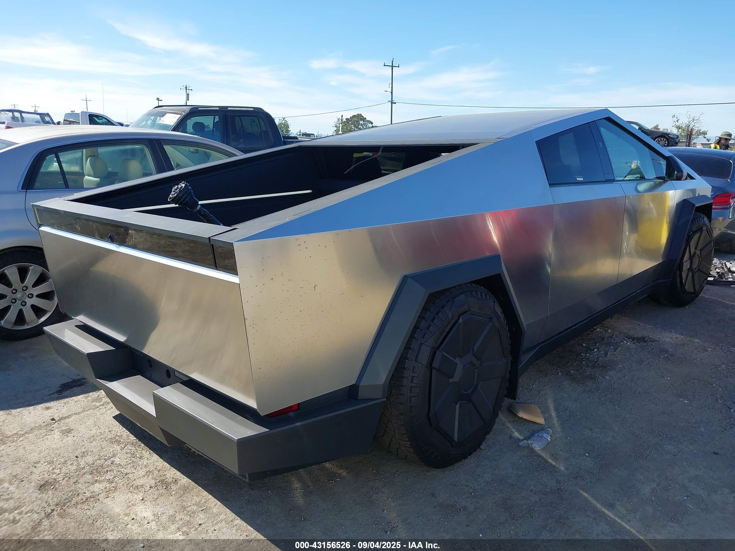 TESLA CYBERTRUCK image 4