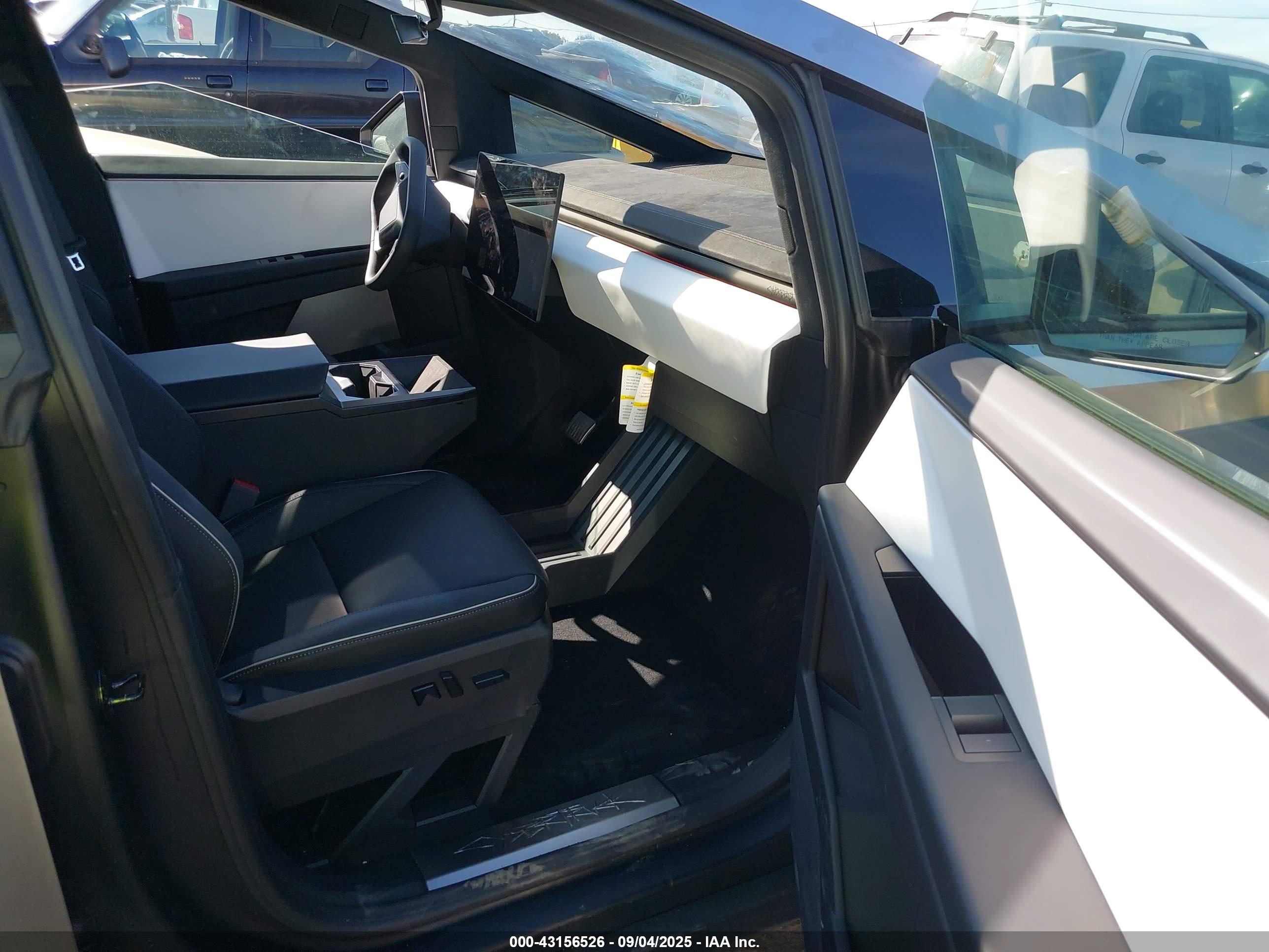 TESLA CYBERTRUCK image 5