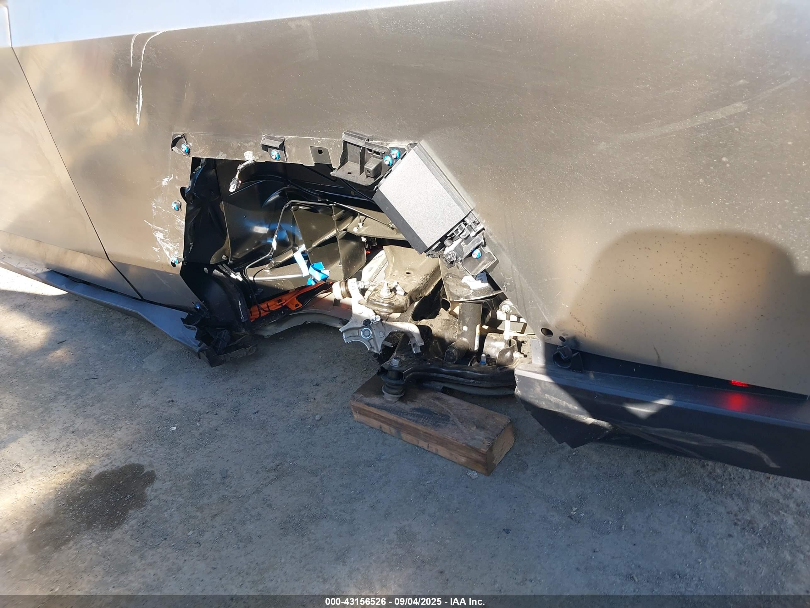 TESLA CYBERTRUCK image 6
