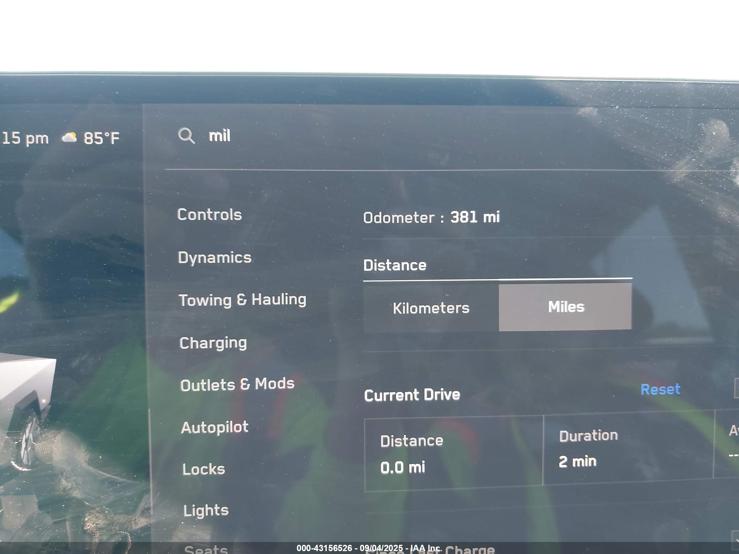 TESLA CYBERTRUCK image 7