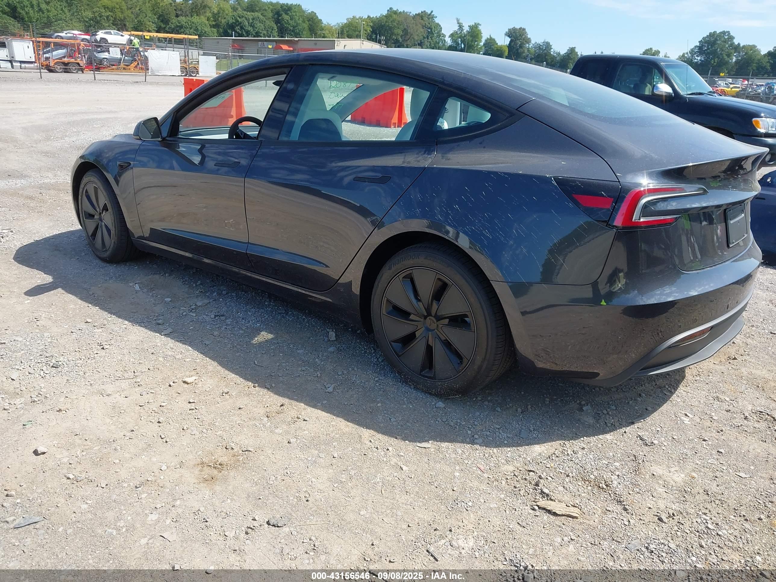 TESLA MODEL image 3