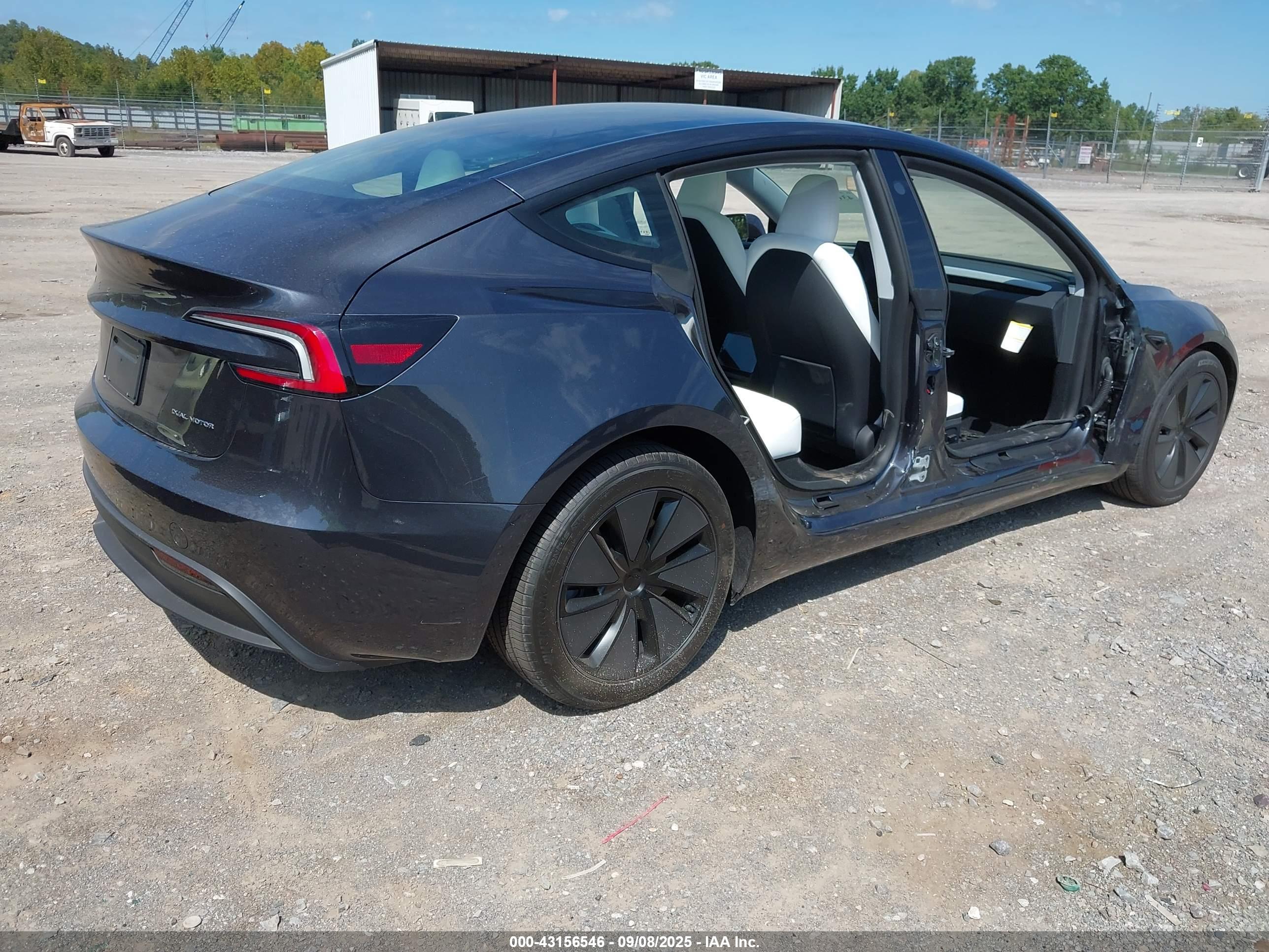 TESLA MODEL image 4