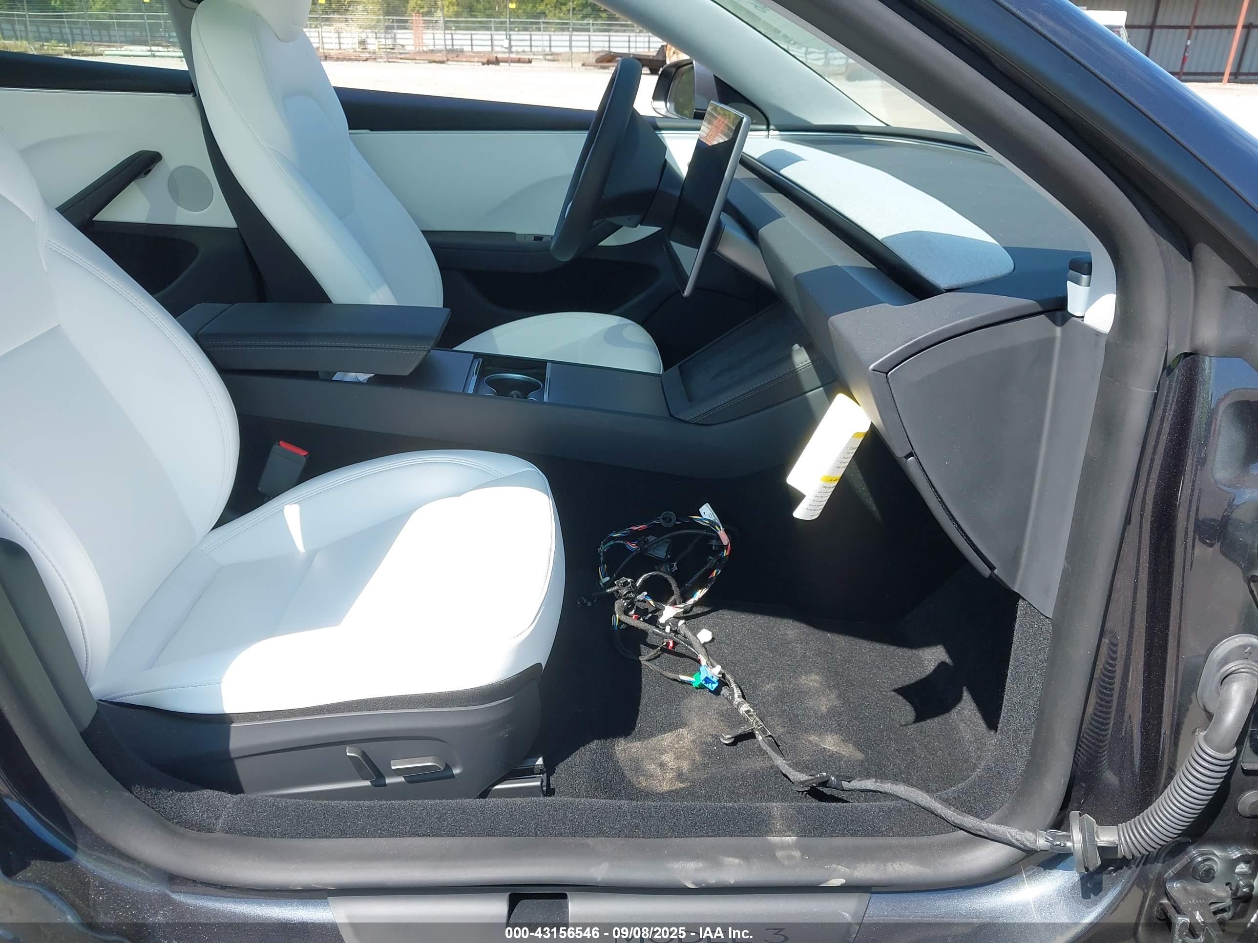 TESLA MODEL image 5