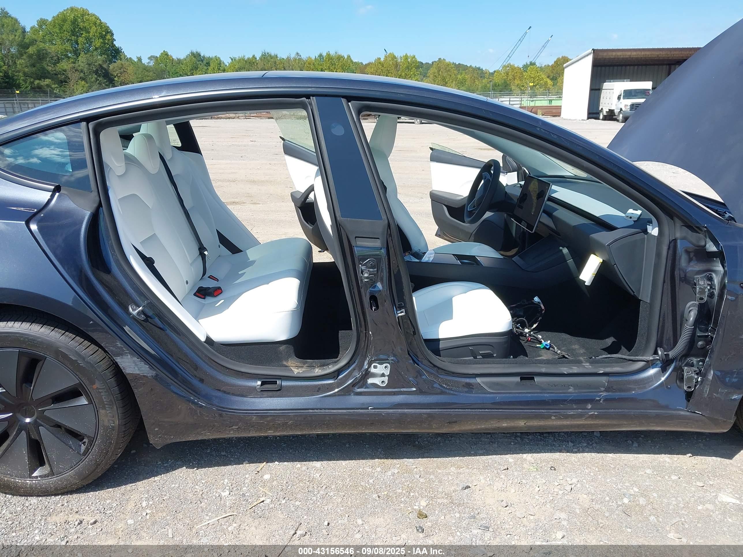 TESLA MODEL image 6