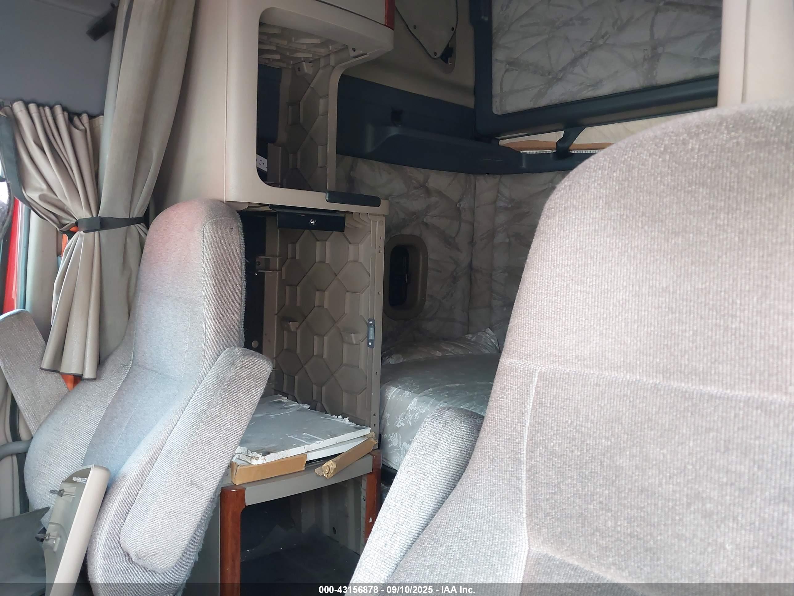 FREIGHTLINER CASCADIA image 7