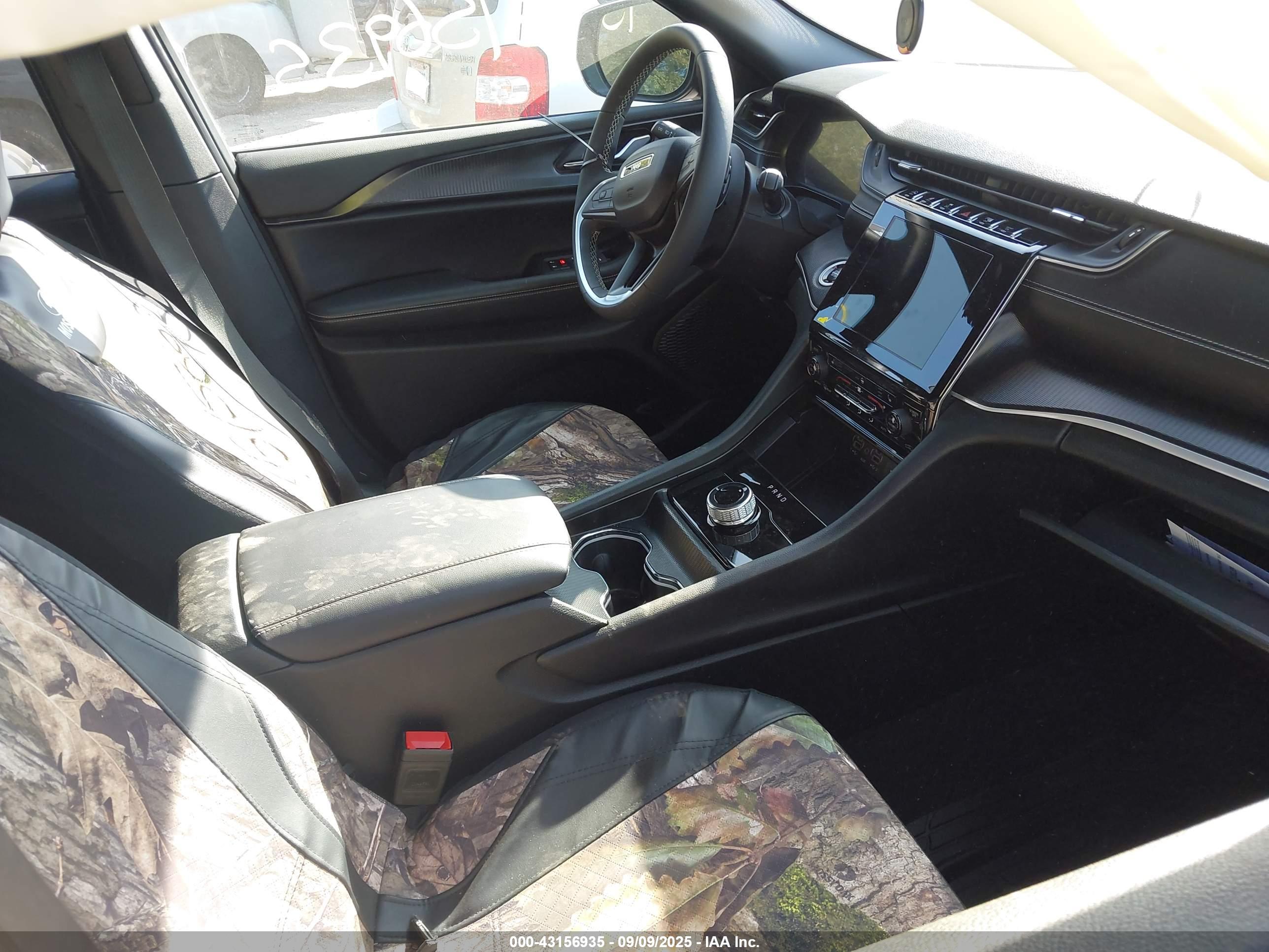 JEEP GRAND image 5