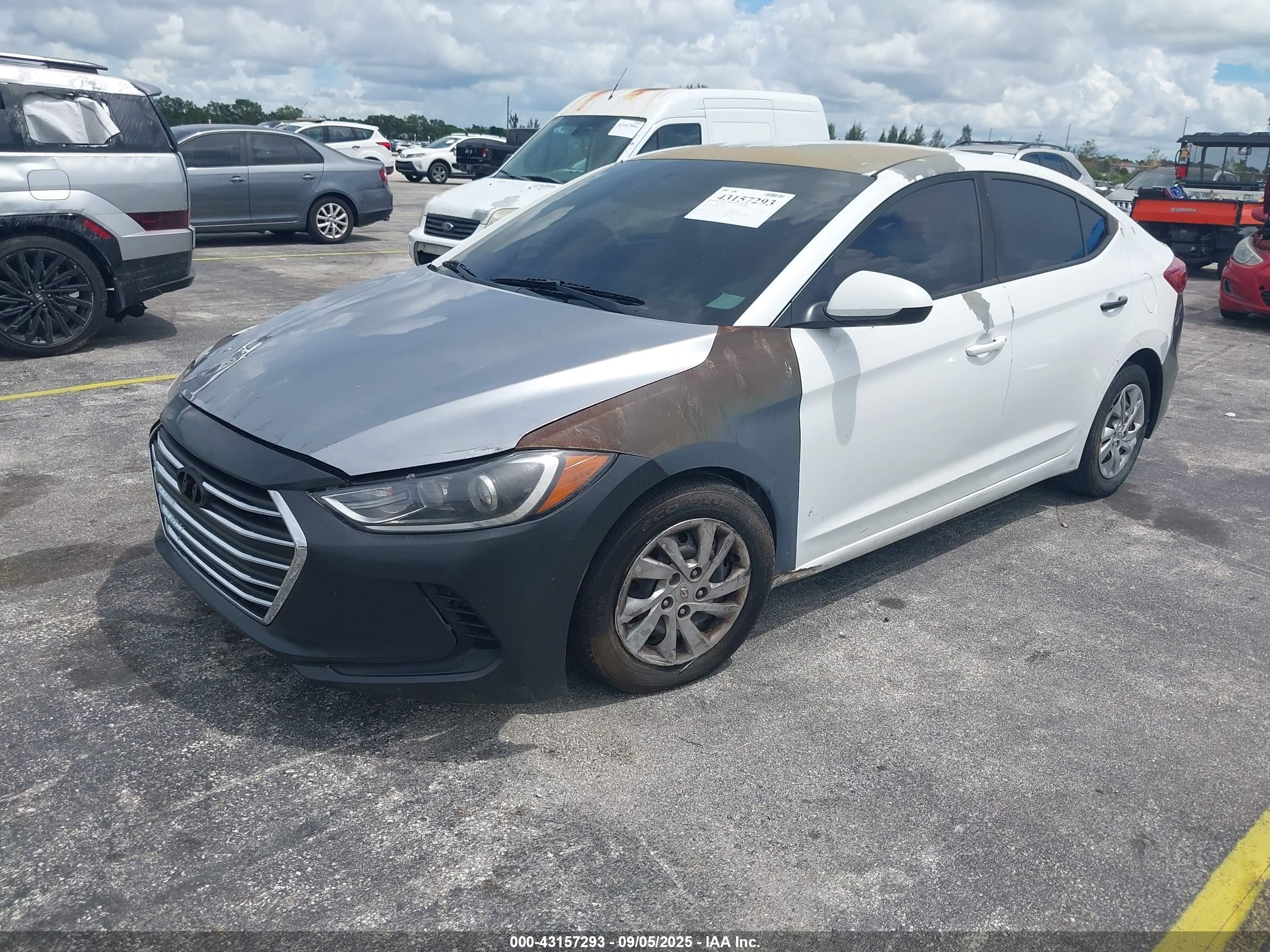 HYUNDAI ELANTRA image 2