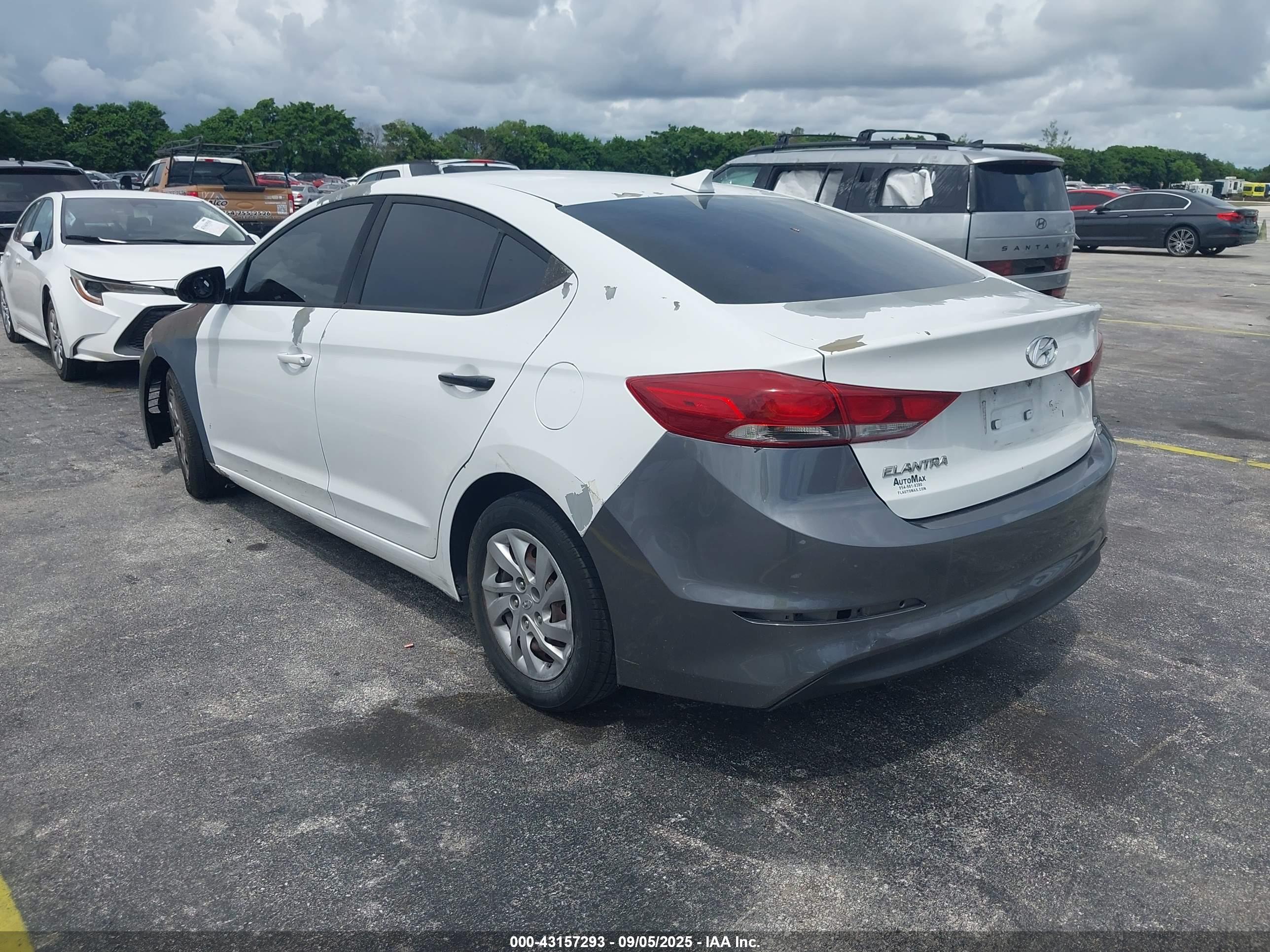 HYUNDAI ELANTRA image 3