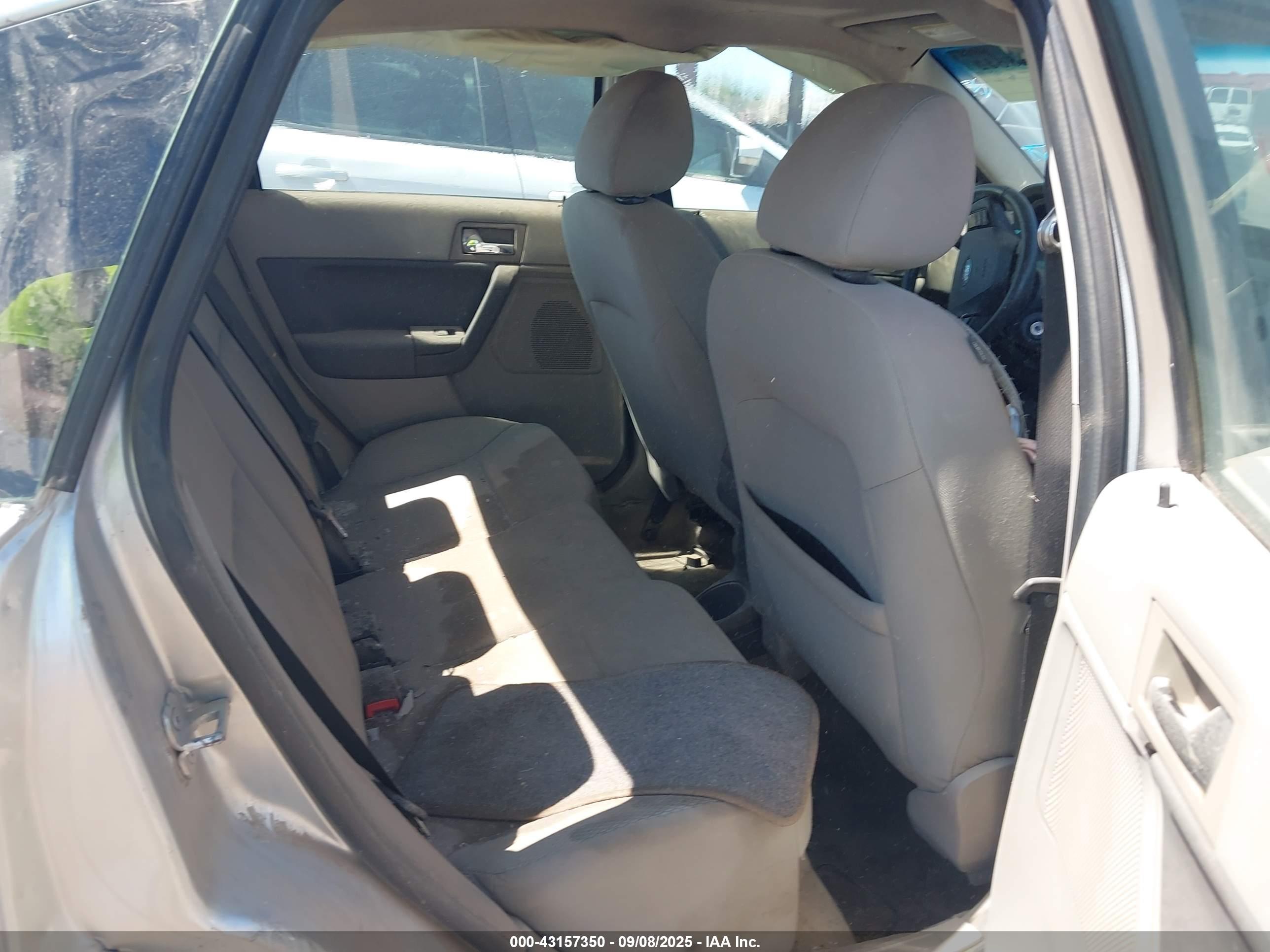 FORD FOCUS image 8