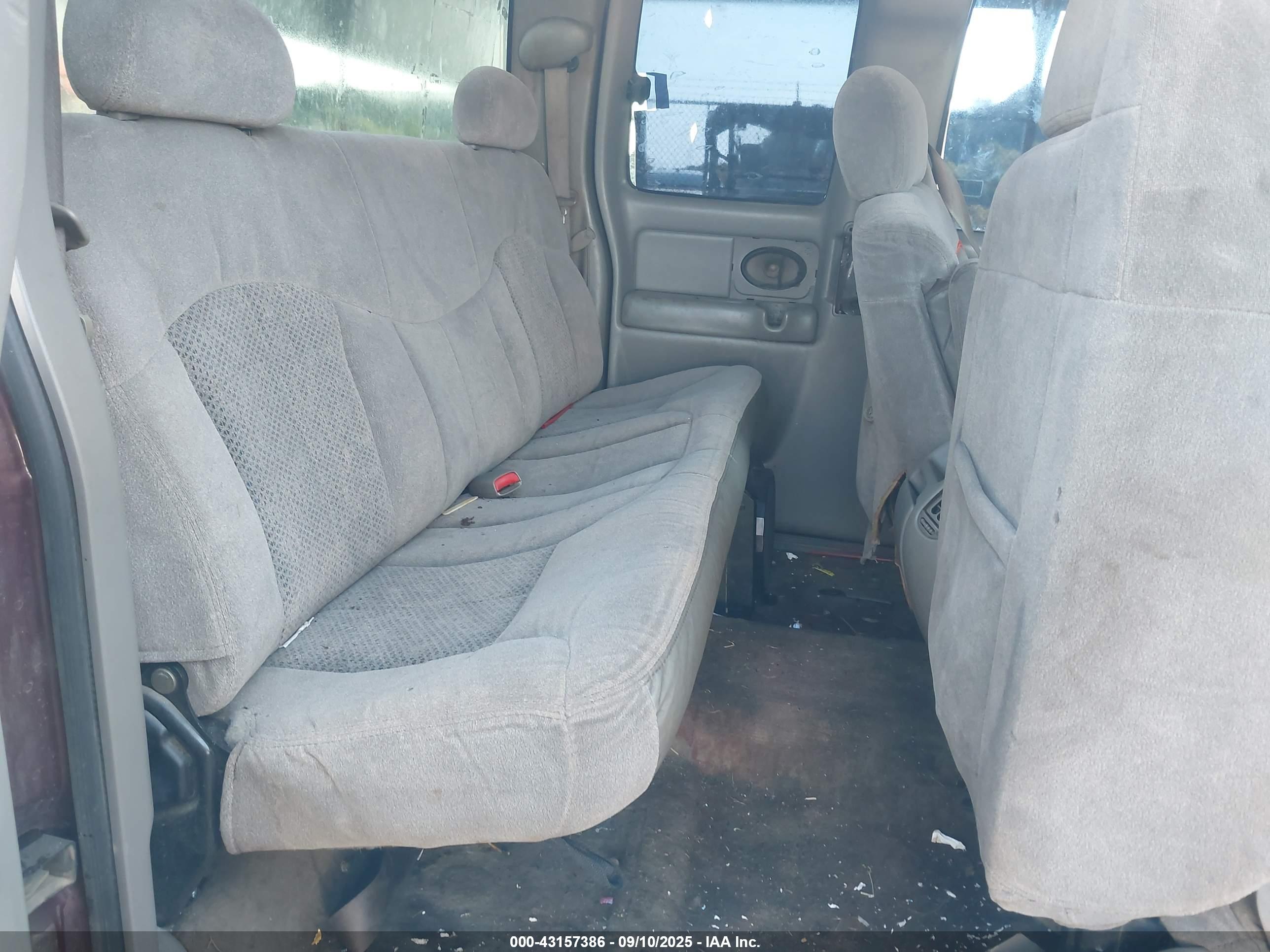 CHEVROLET SILVERADO image 8