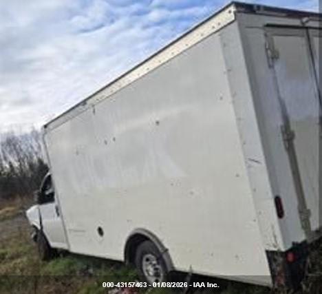 CHEVROLET EXPRESS image 3