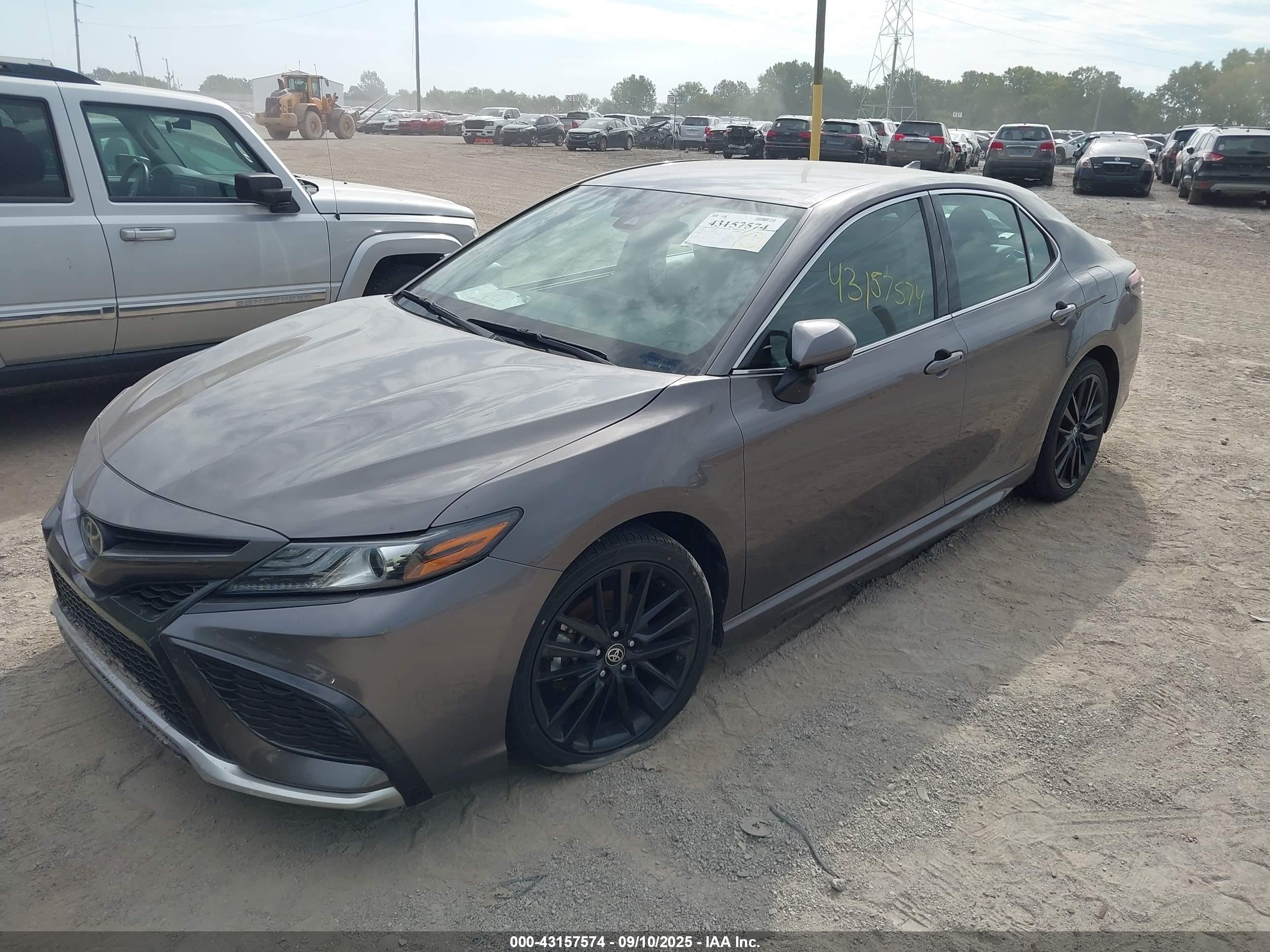TOYOTA CAMRY image 2