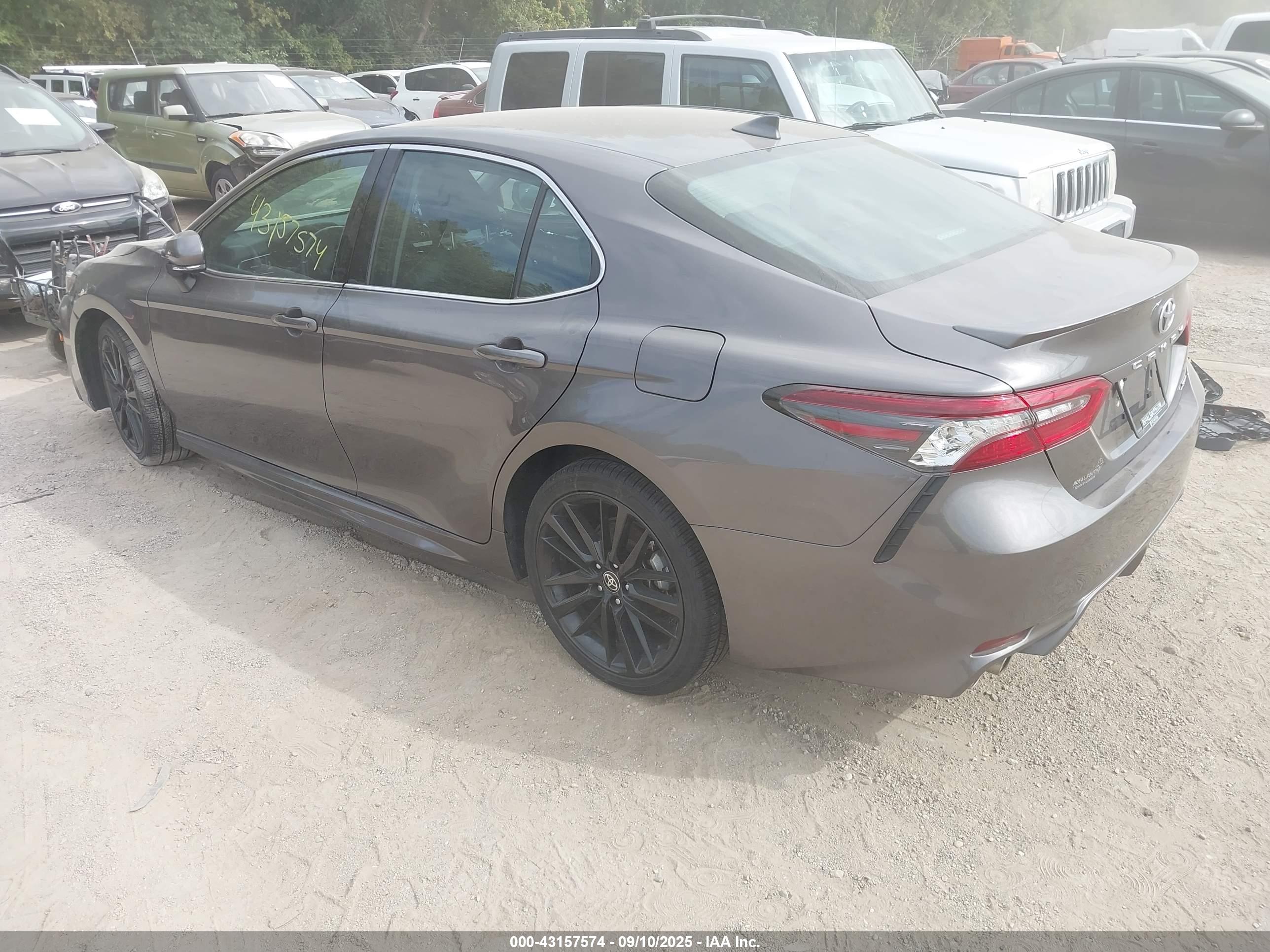 TOYOTA CAMRY image 3
