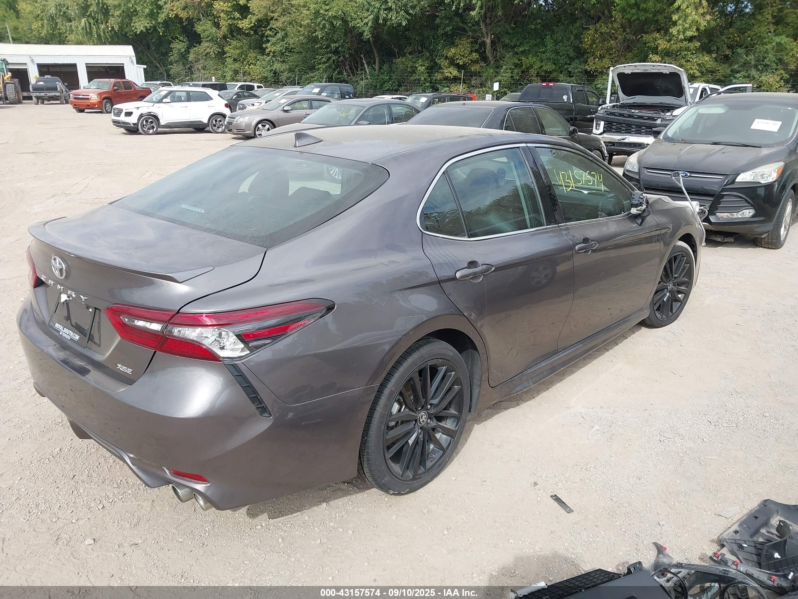 TOYOTA CAMRY image 4