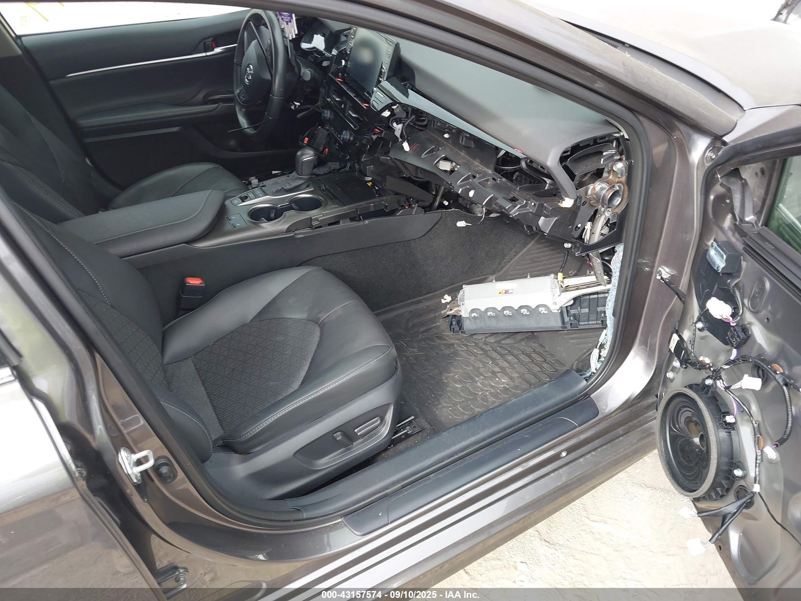 TOYOTA CAMRY image 5