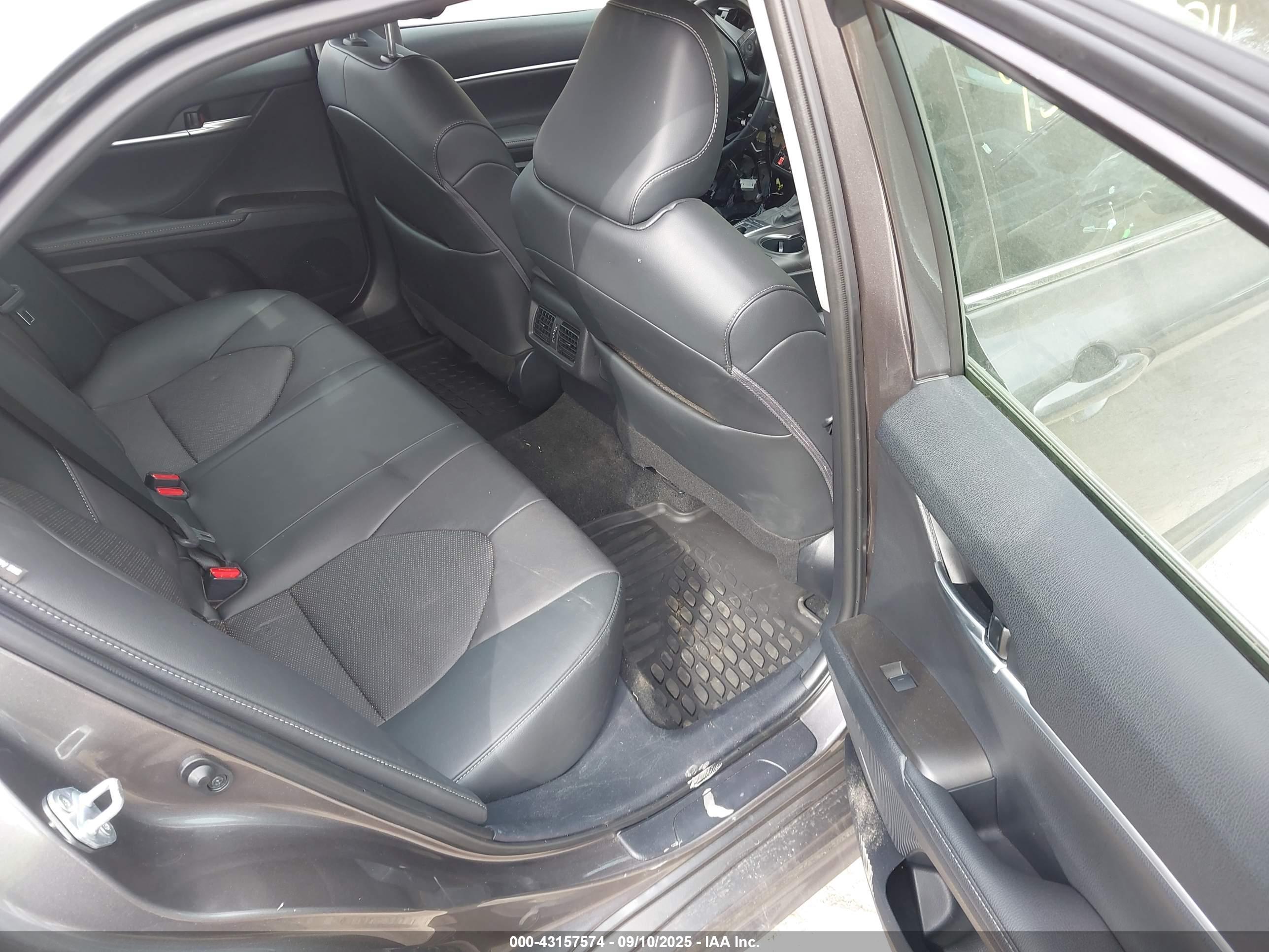 TOYOTA CAMRY image 8