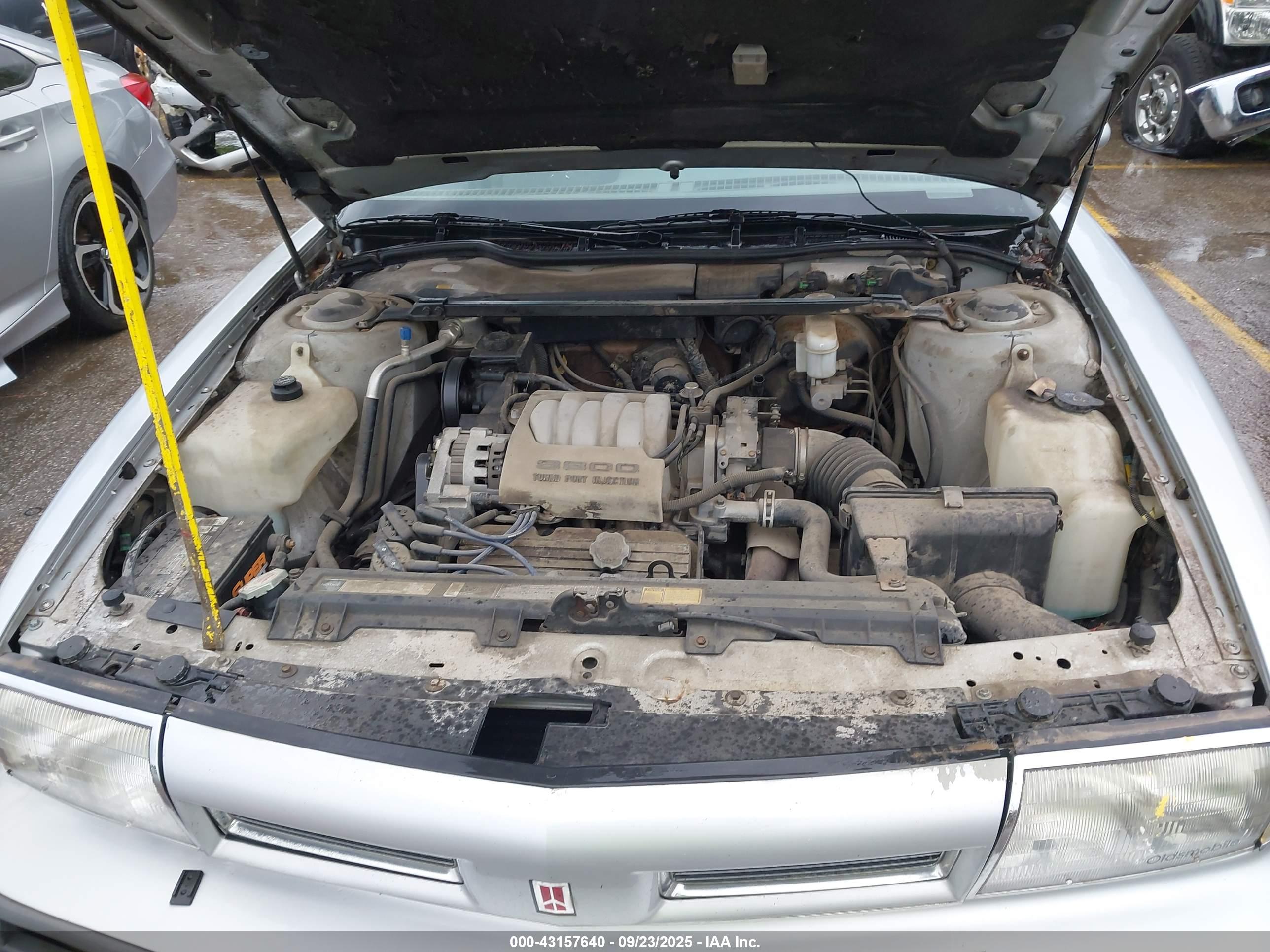 OLDSMOBILE 88 image 10